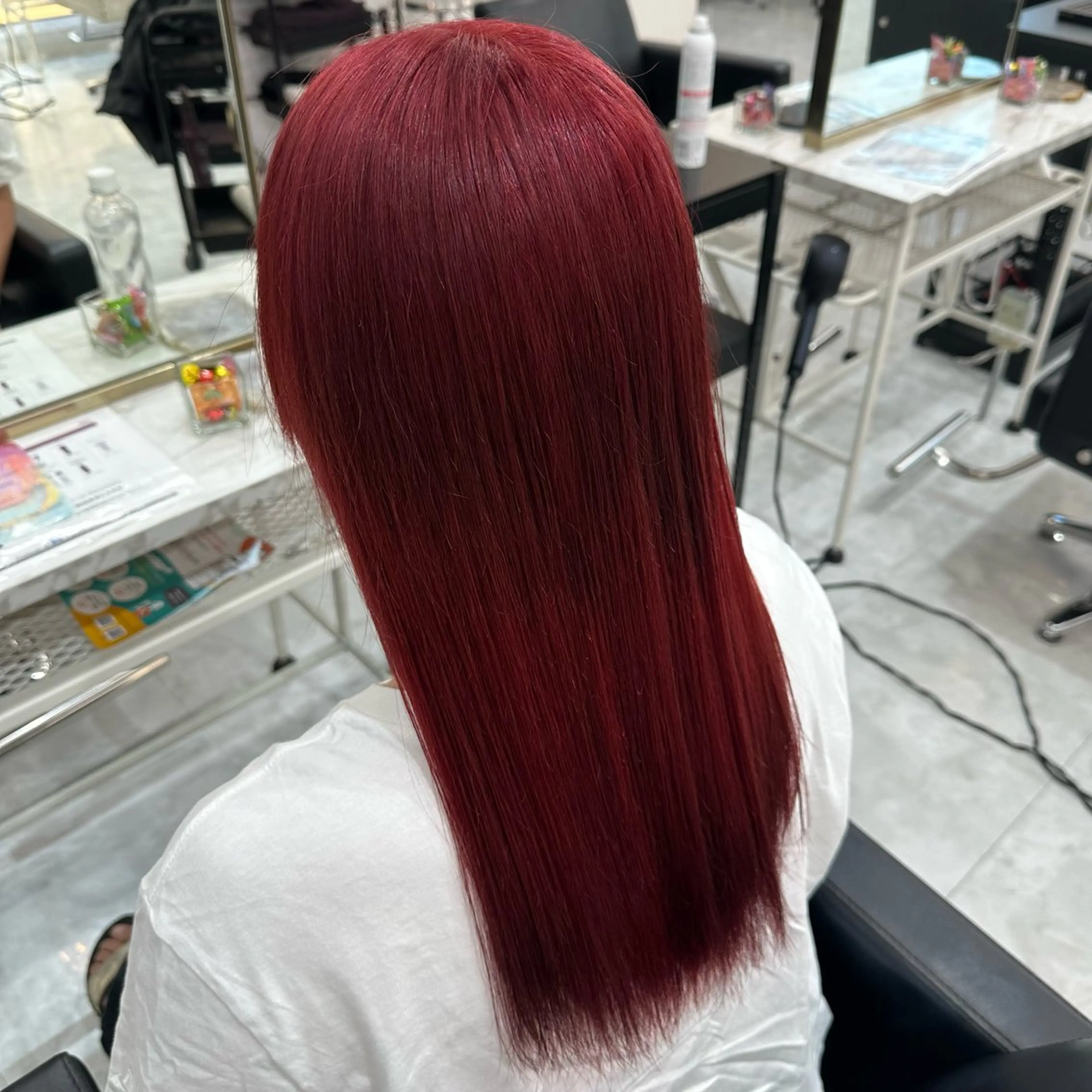 ロング カラー レッドカラー ロング ヘアカラー トリートメント 💎艶々ハイトーン MOE💍🤍のヘアスタイル