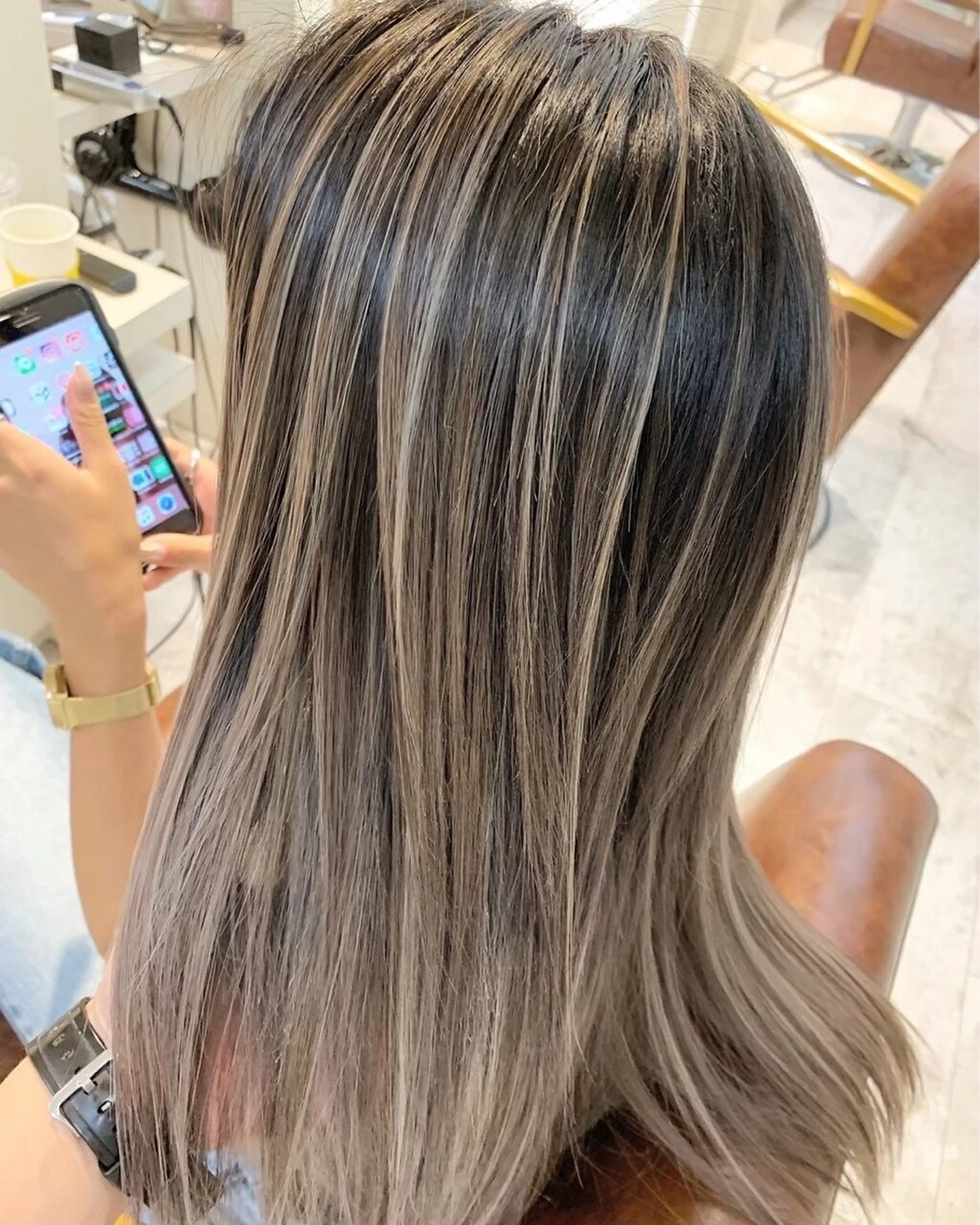 平日限定！カット+バレイヤージュ（ケアブリーチ使用）（メンズ可）の写真