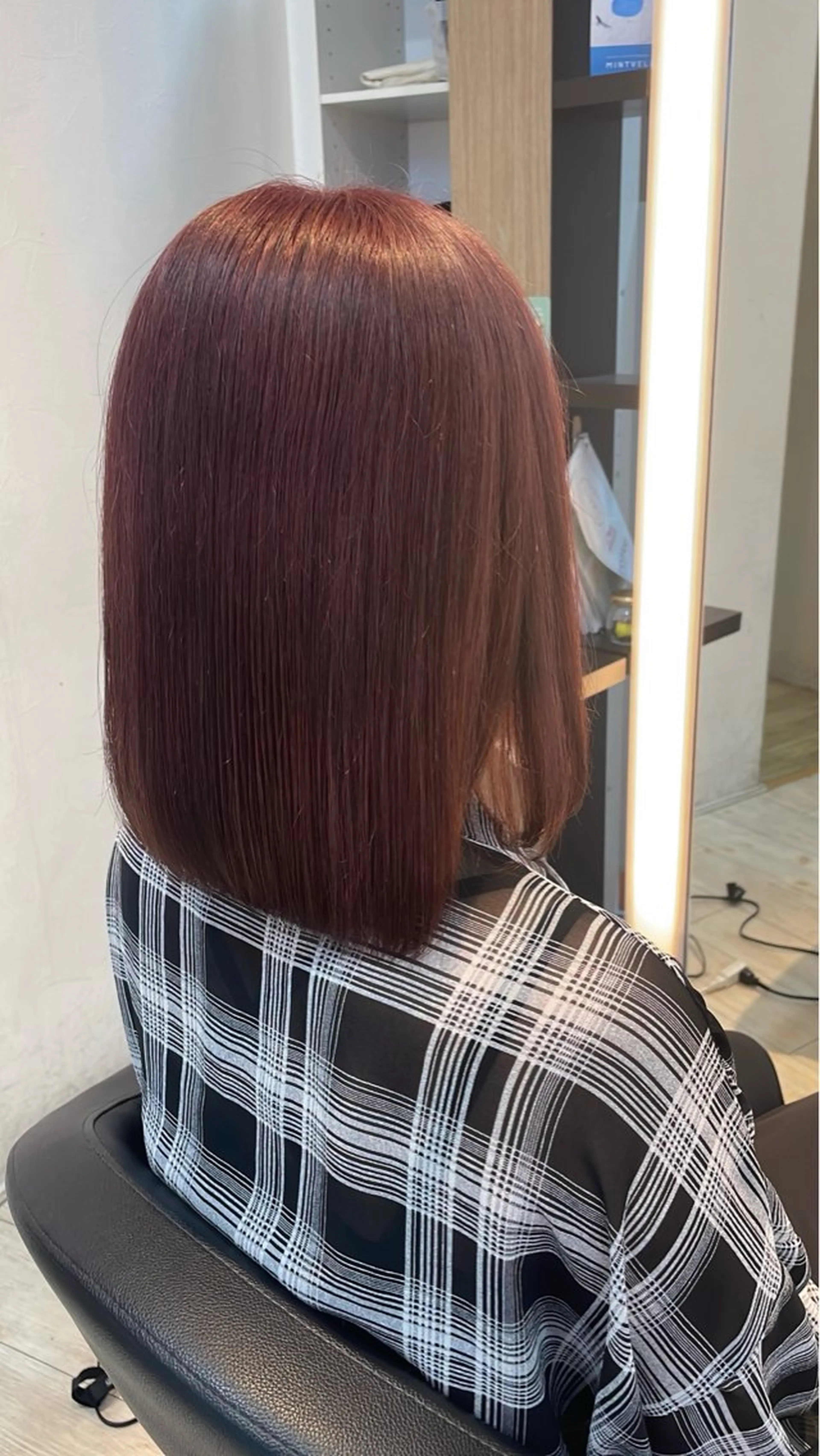 ショート カラー ブリーチ カシス レッドカラー ブリーチ/髪質改善/ ハイトーン/暖色のヘアスタイル