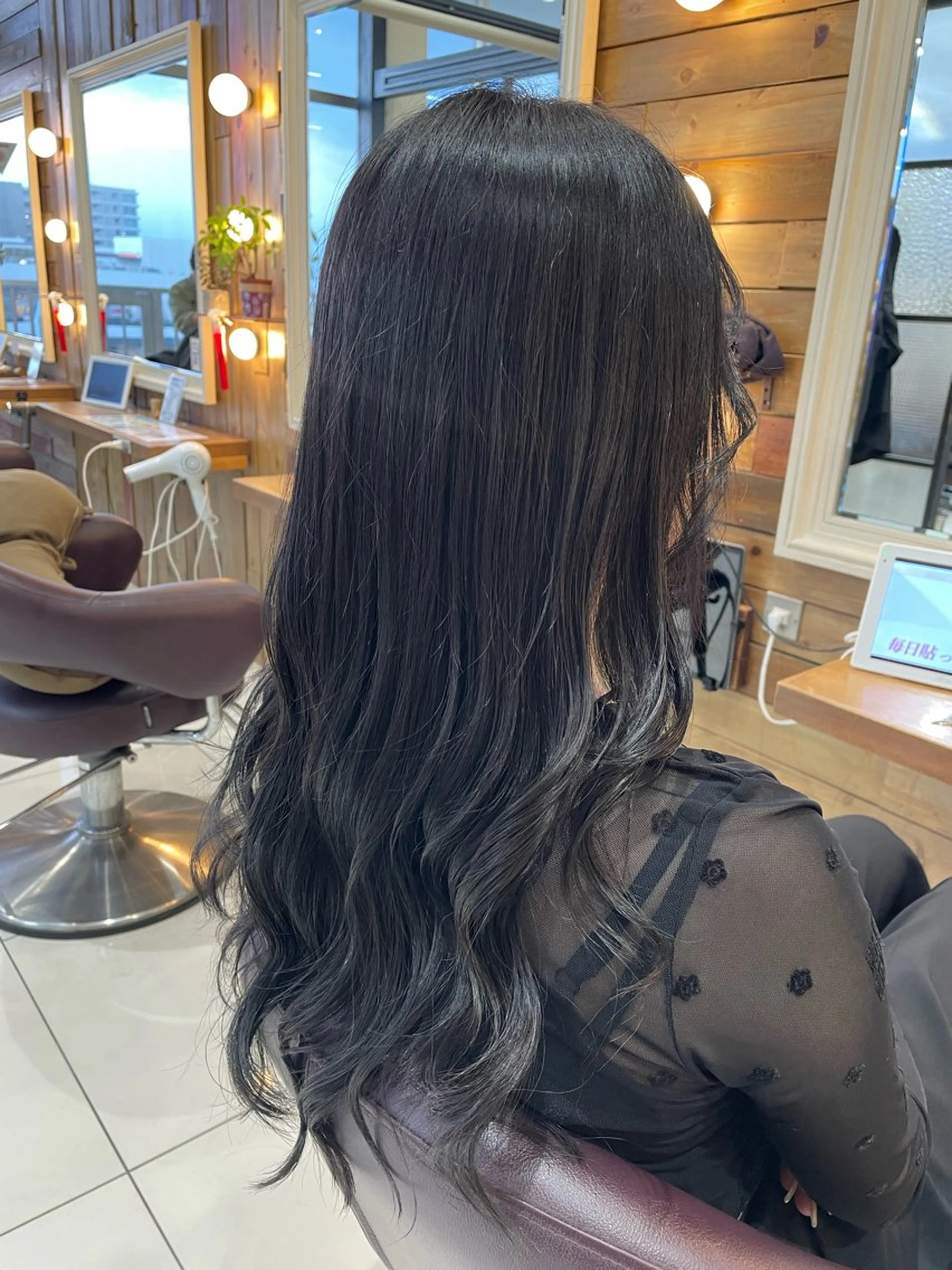 カラー 黒髪 ブリーチ ブルーカラー ブルーブラック ブリーチなしカラー なな /カラー/アレンジのヘアスタイル