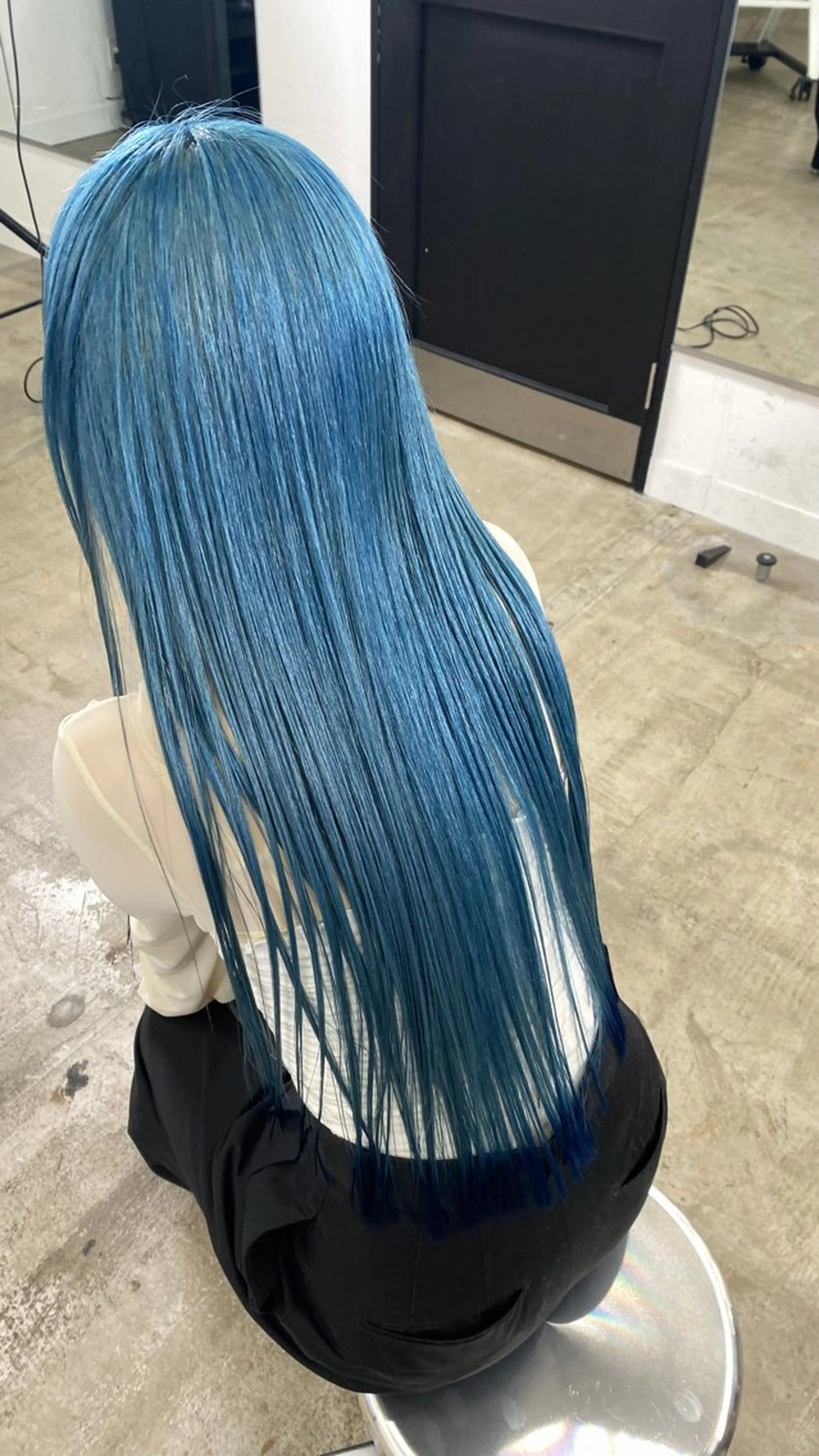 ロング カラー ブリーチ ブルーカラー カット ヘアカラー 【ケアブリーチ】 ヴァーディーのヘアスタイル