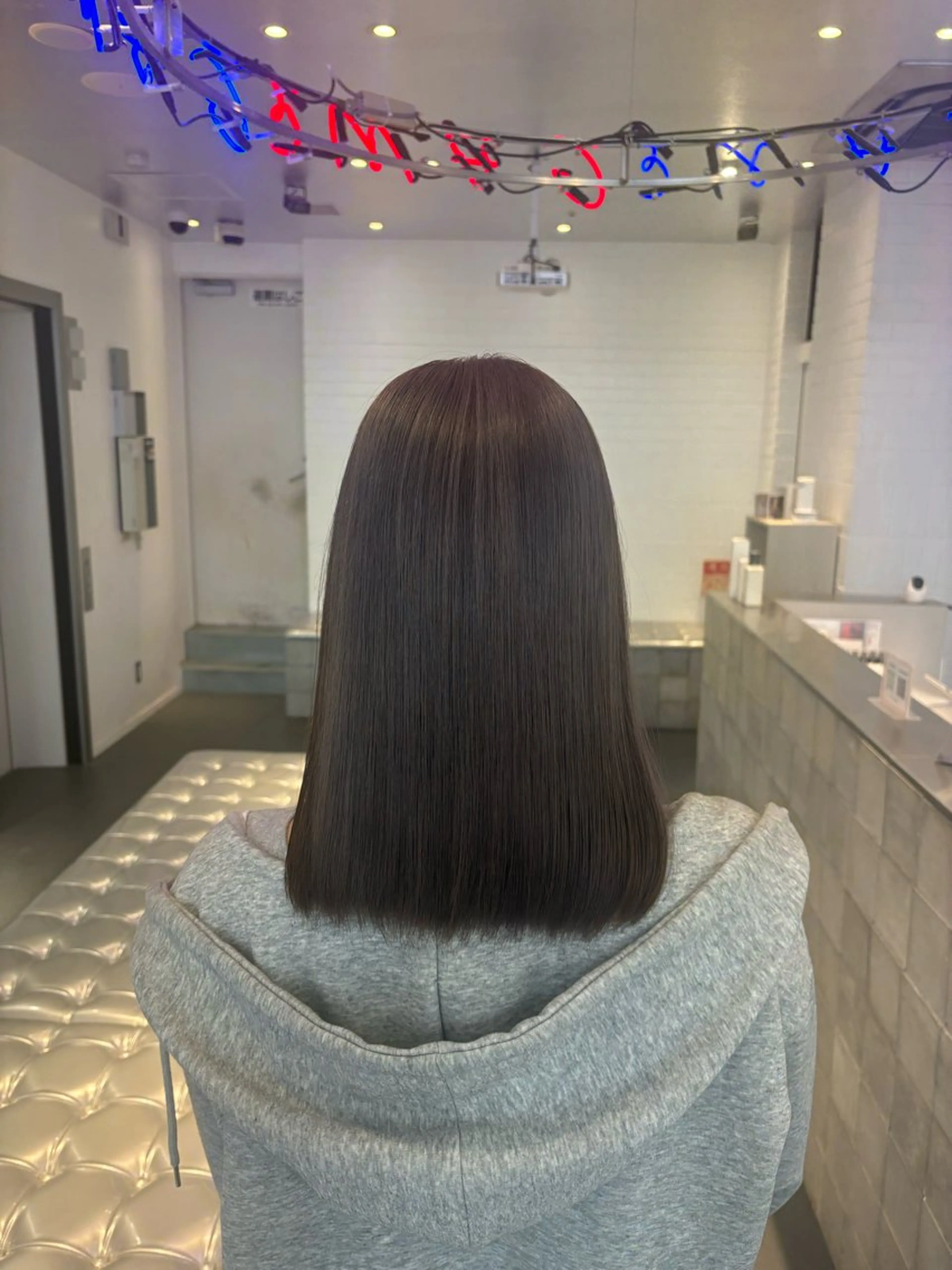 ミディアム カラー グレージュ ヘアカラー トリートメント ハイトーン×デザイン 🪽🫧HIKARIのヘアスタイル