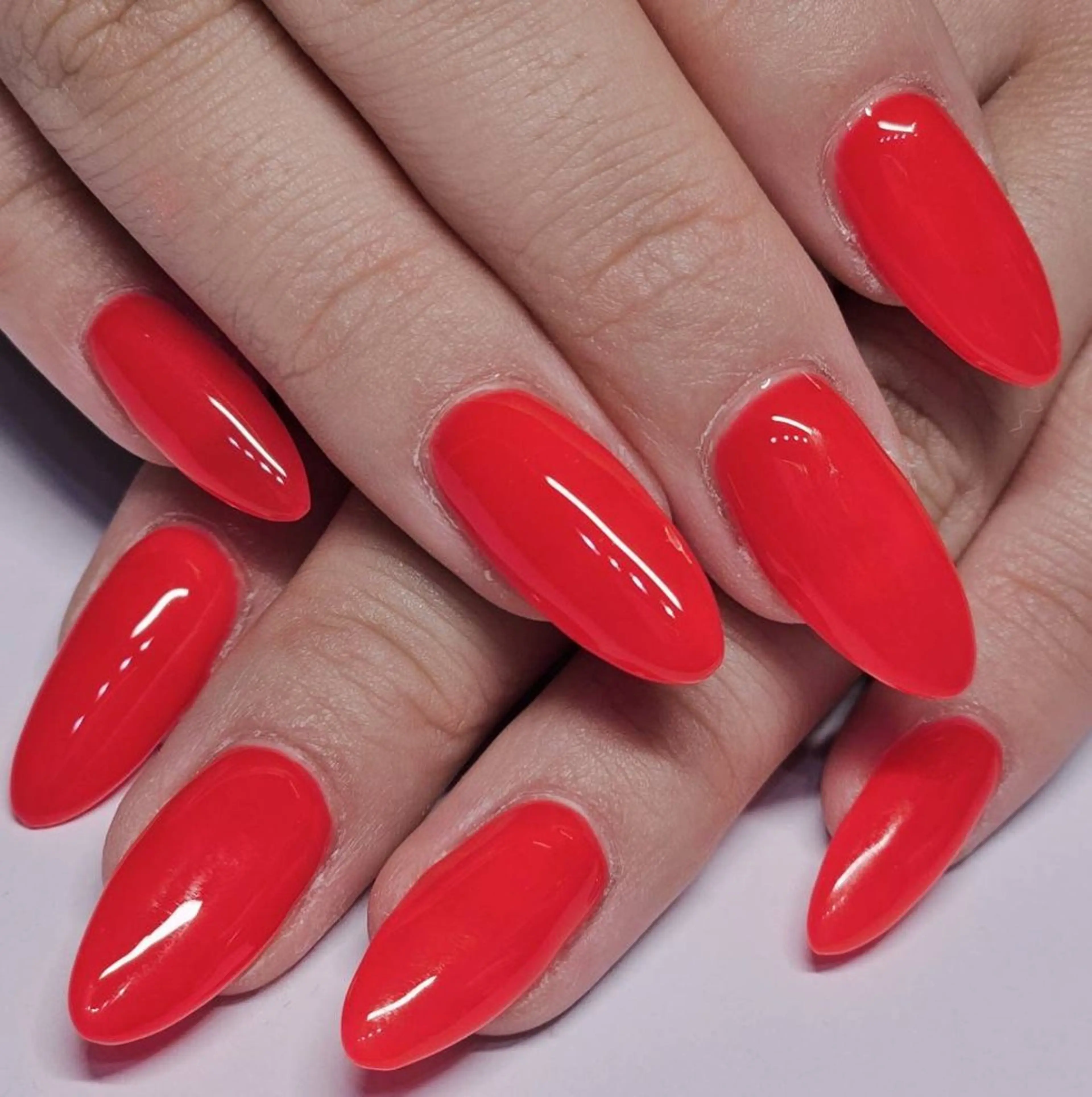 ネイル ワンカラーネイル 赤色 ハンドネイル よしだ ひろきのネイルデザイン