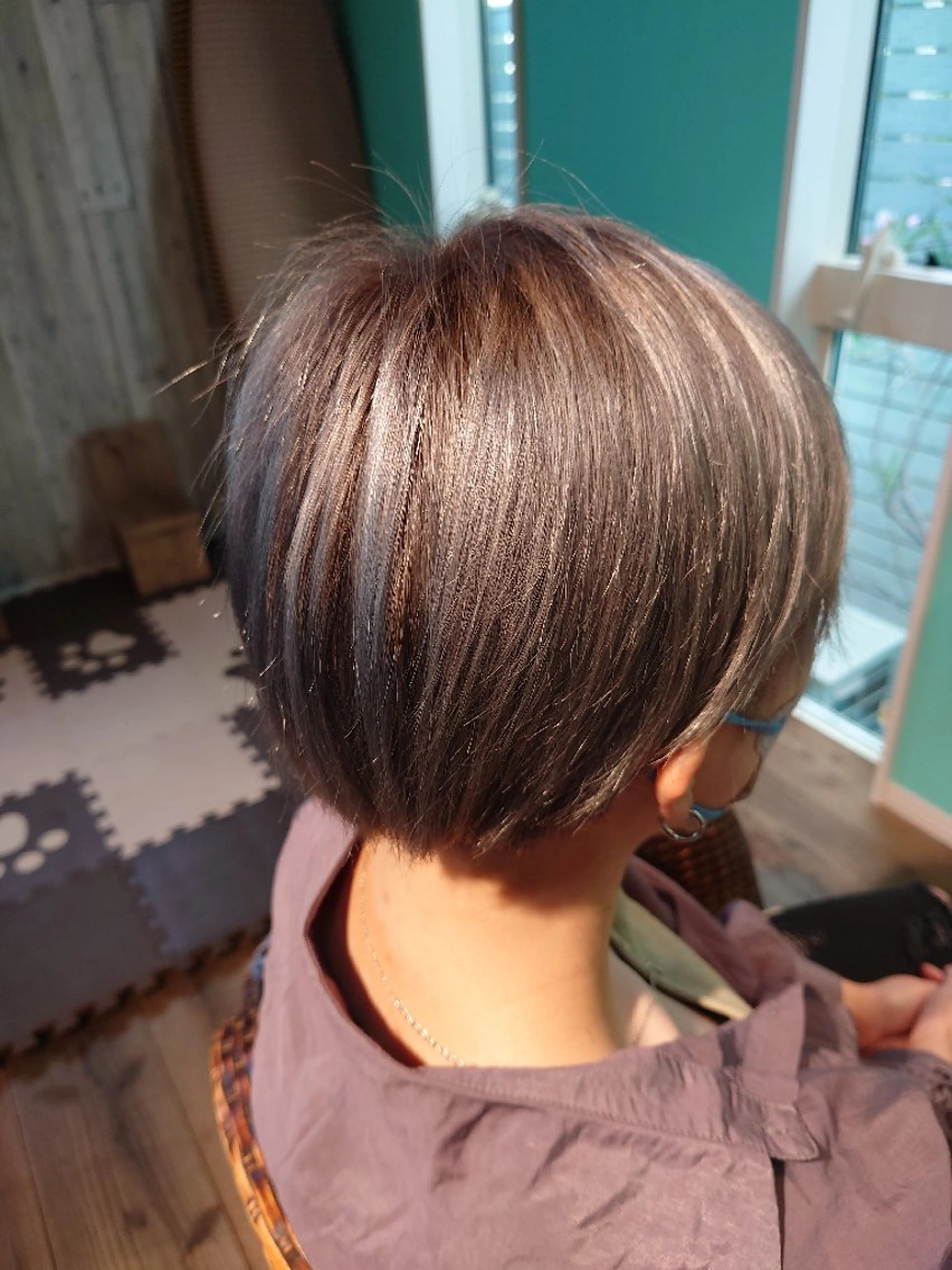 ショート カラー ブリーチ シルバー ショートヘア カット ヘアカラー DIFFUSIO (ディフュージオ)所属・伊藤 新のヘアスタイル