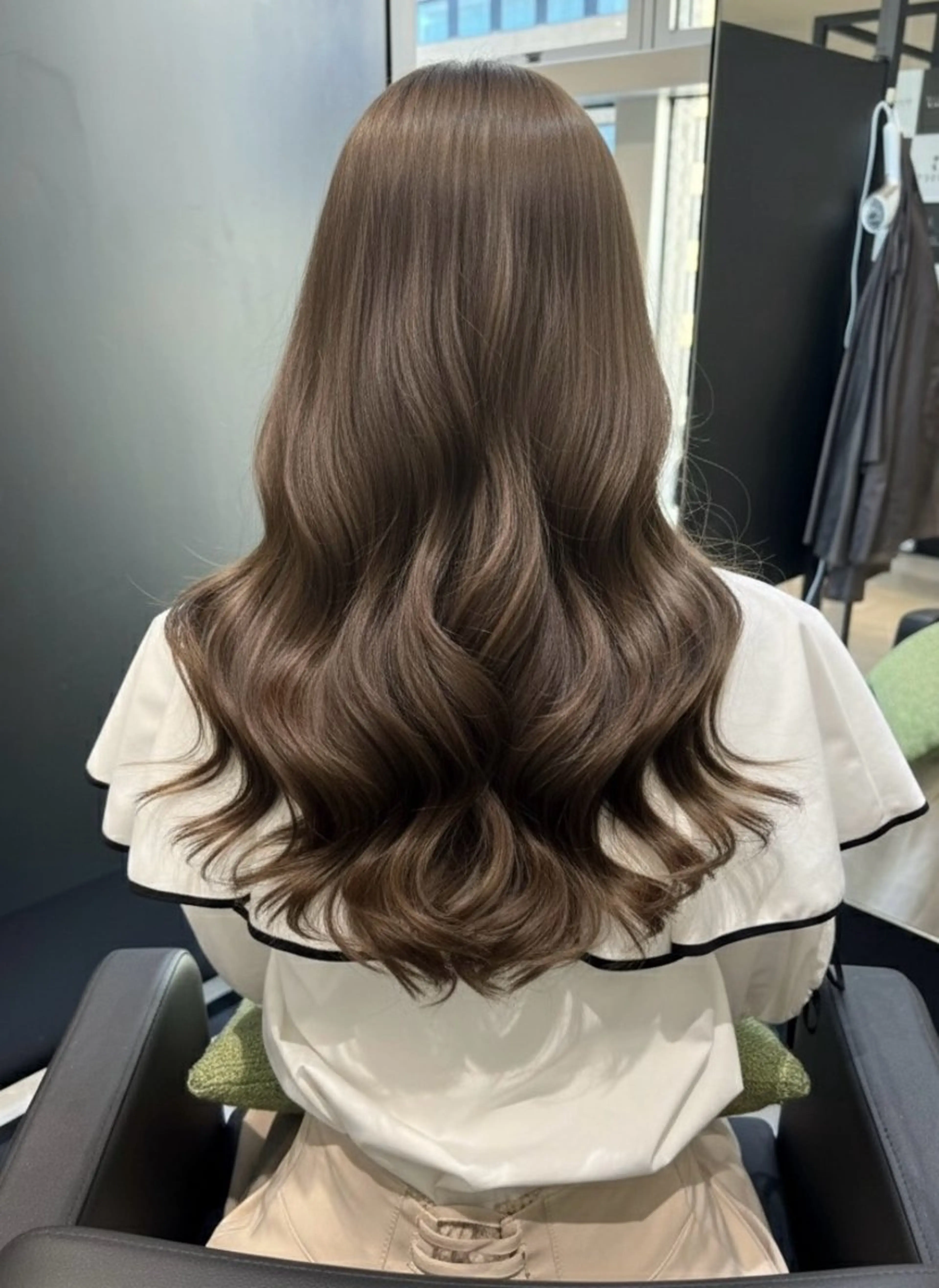 ロング カラー カット ヘアカラー 韓国レイヤー➰北田 陸斗➰コテ巻きパーマのヘアスタイル