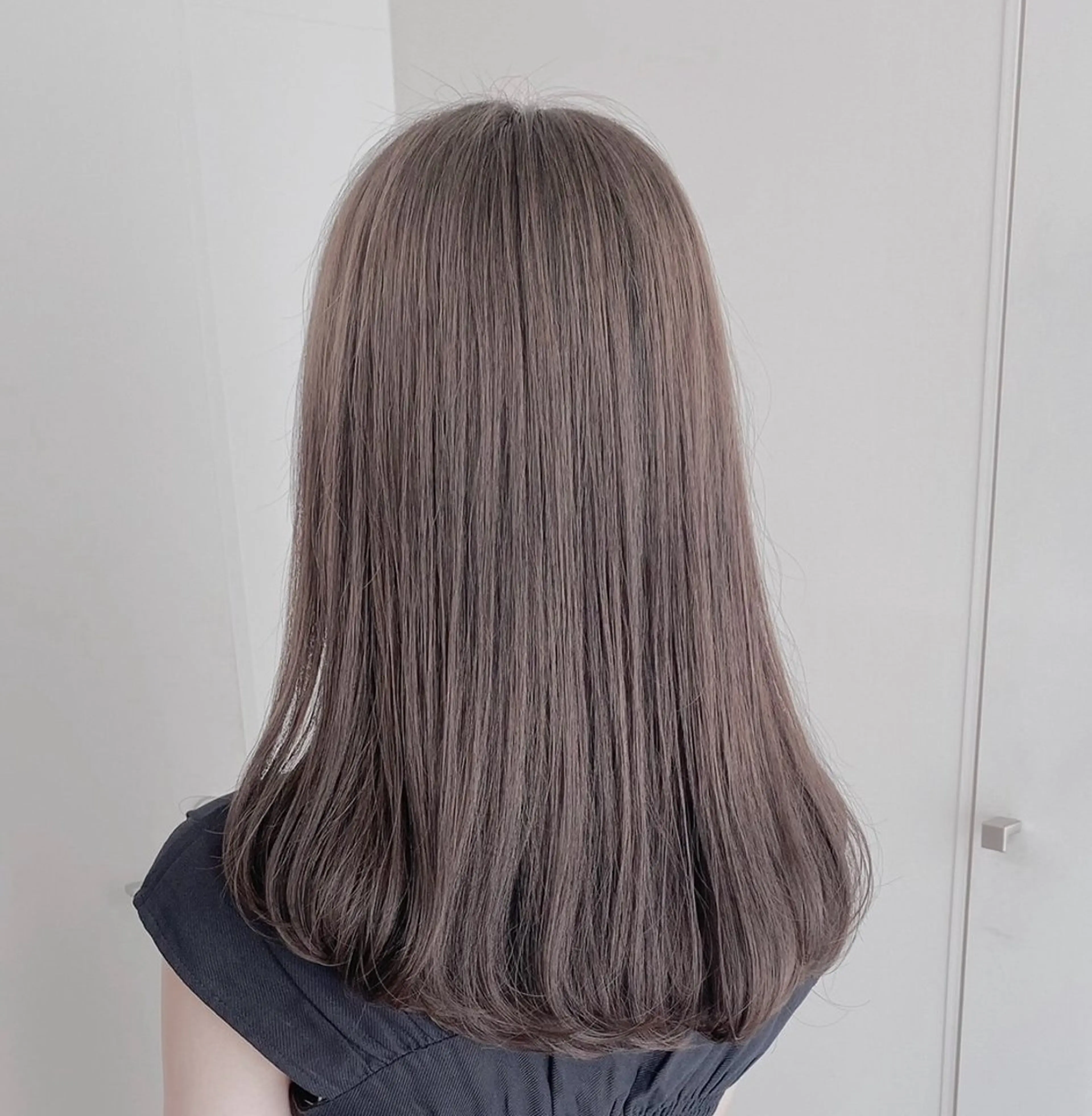 セミロング カラー 透明感カラー グレージュ/あいのヘアスタイル