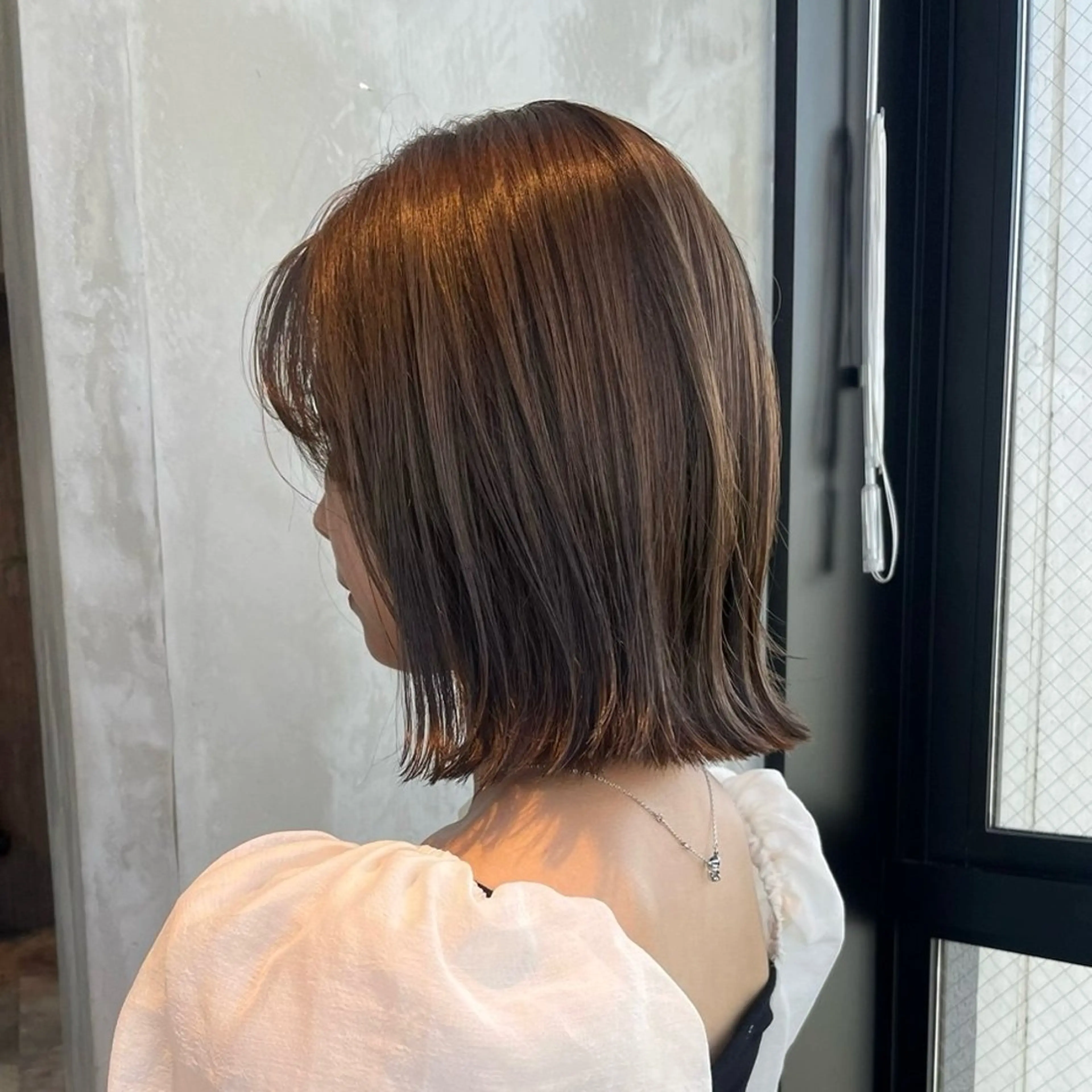 ショート カラー 切りっぱなしボブ ベージュカラー 透明感カラー オリーブベージュ ボブ カット ヘアカラー トリートメント 渋谷/レイヤーボブ・ 韓国ボブ特化/楓のヘアスタイル