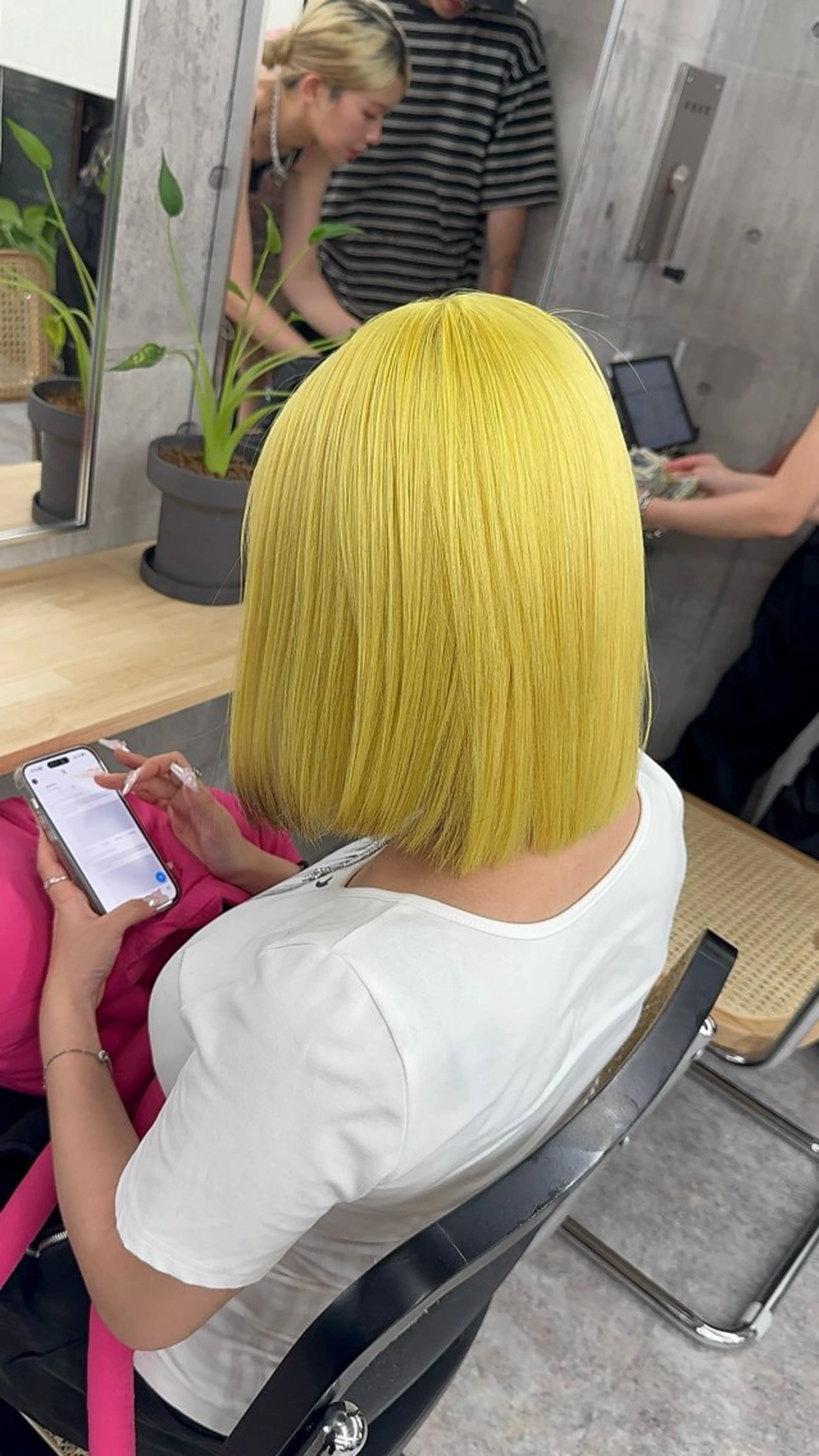 ミディアム ヘアカラー モニカ本店所属・矢吹 ケビン 栄ハイトーンのヘアスタイル