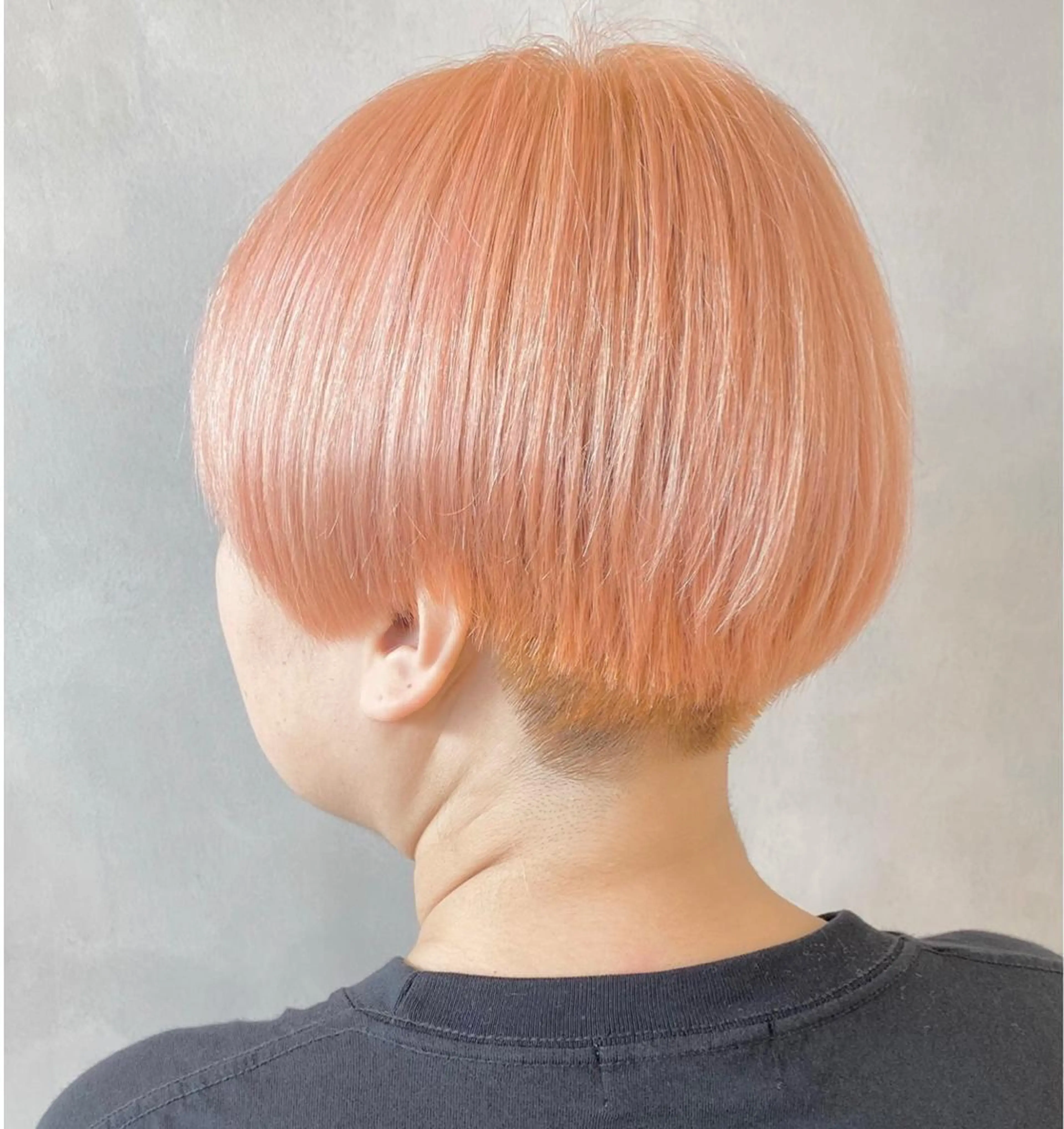 ショート カラー ヘアカラー 艶ハイトーンブリーチ 🌈小林侑雅のヘアスタイル