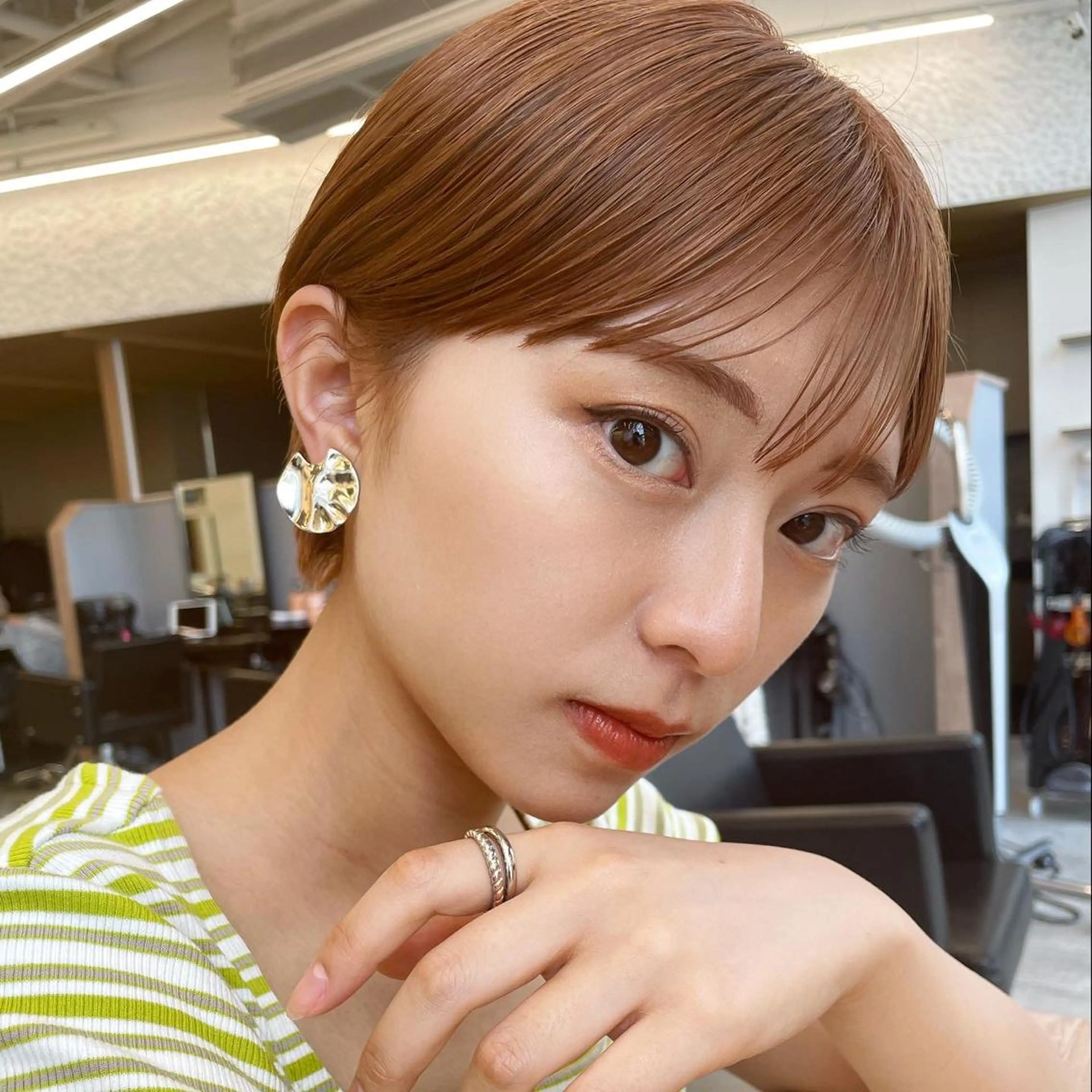 ショート カラー ブラウンカラー オレンジ オレンジブラウン ショートヘア ヘアカラー レイヤー/ショート透 明感カラー/西田祐賀のヘアスタイル