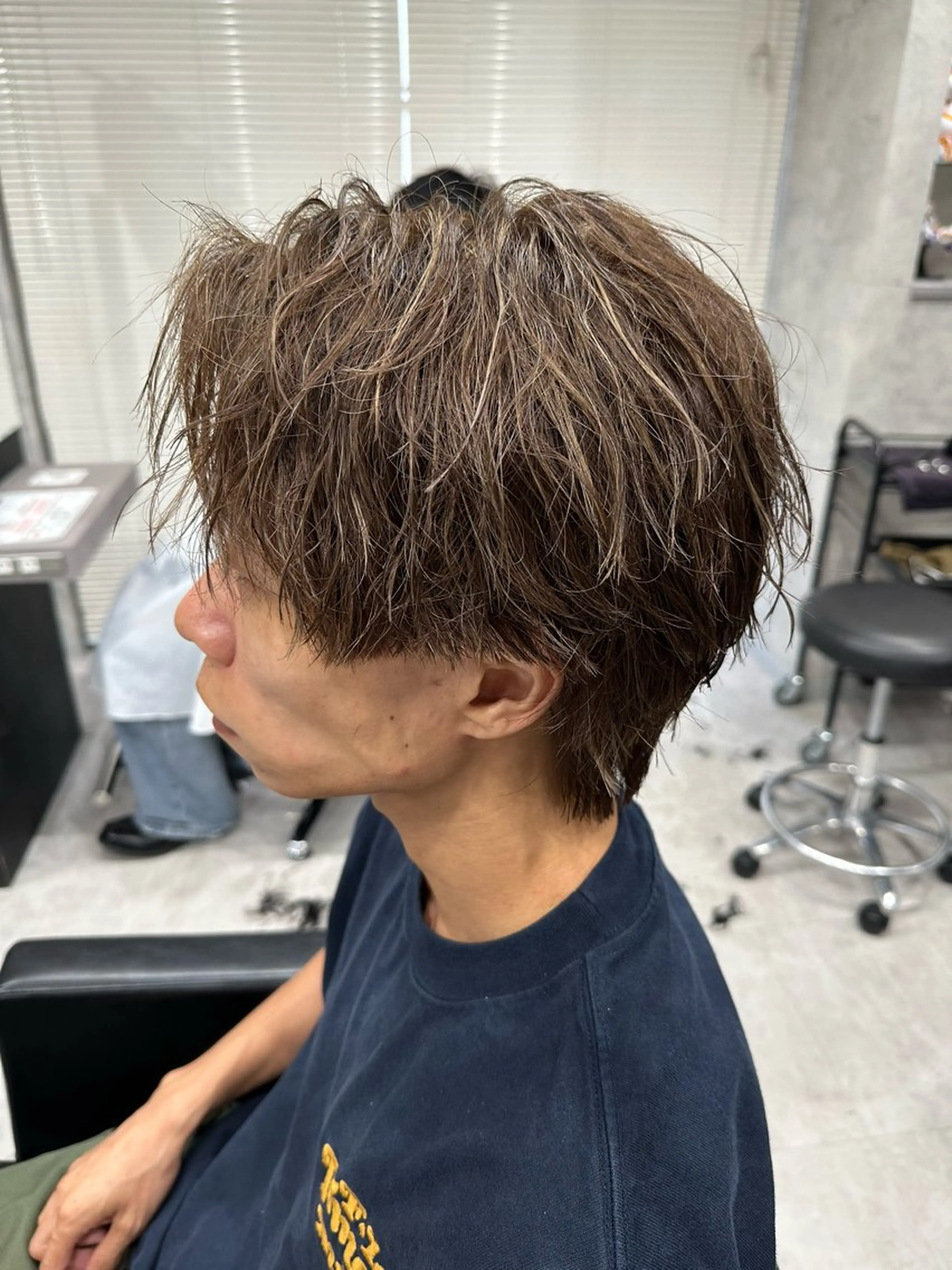 ミディアム カラー パーマ メンズ メンズハイライト ハイライトカラー ハイライト ユウ🪄 パーマ指名No1のヘアスタイル