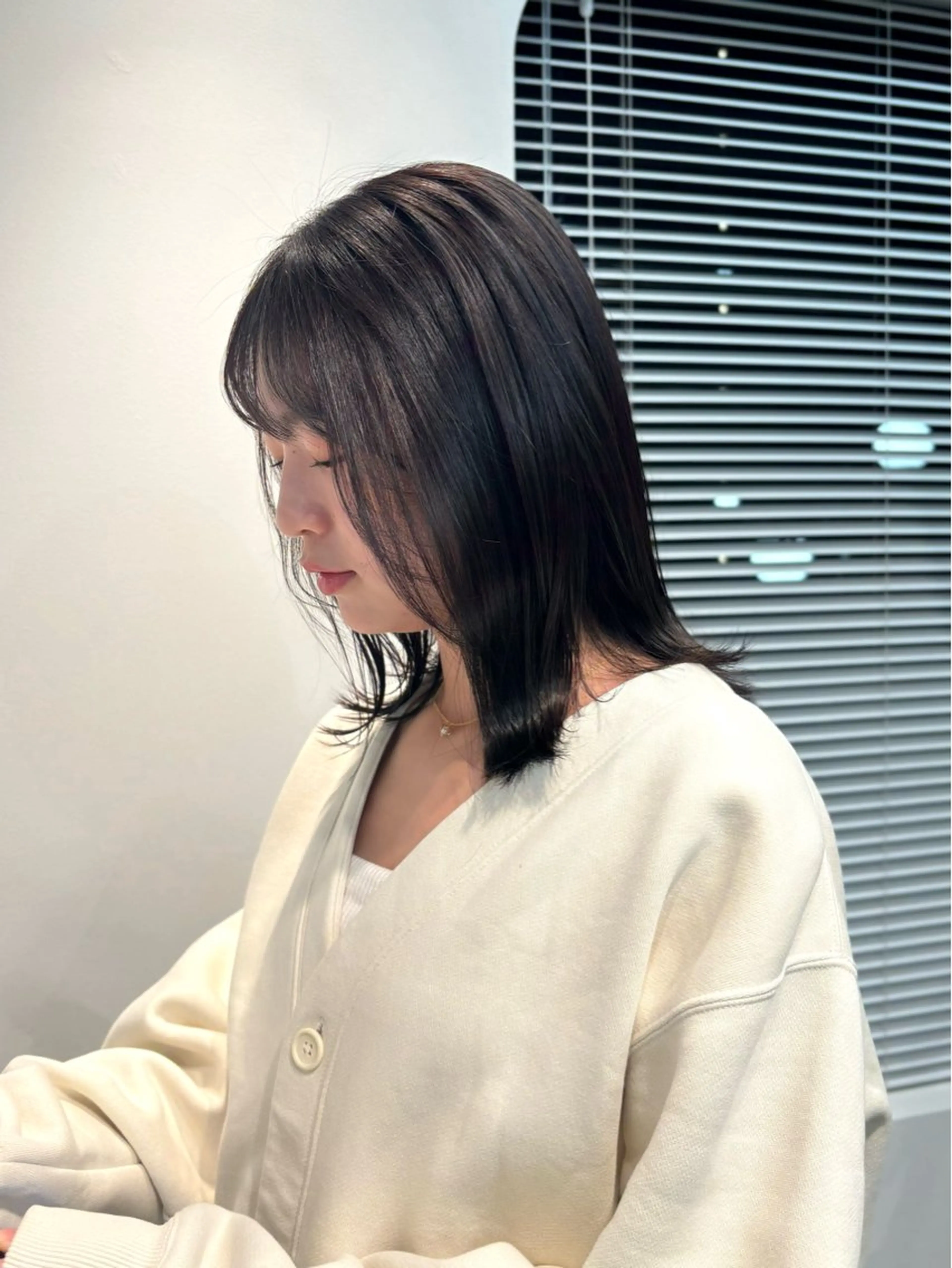 セミロング カラー 黒髪 シルバー ヘアカラー ENIEN MAKE’S 立川所属・ミカ💫/パーマ/ ニュアンスパーマのヘアスタイル