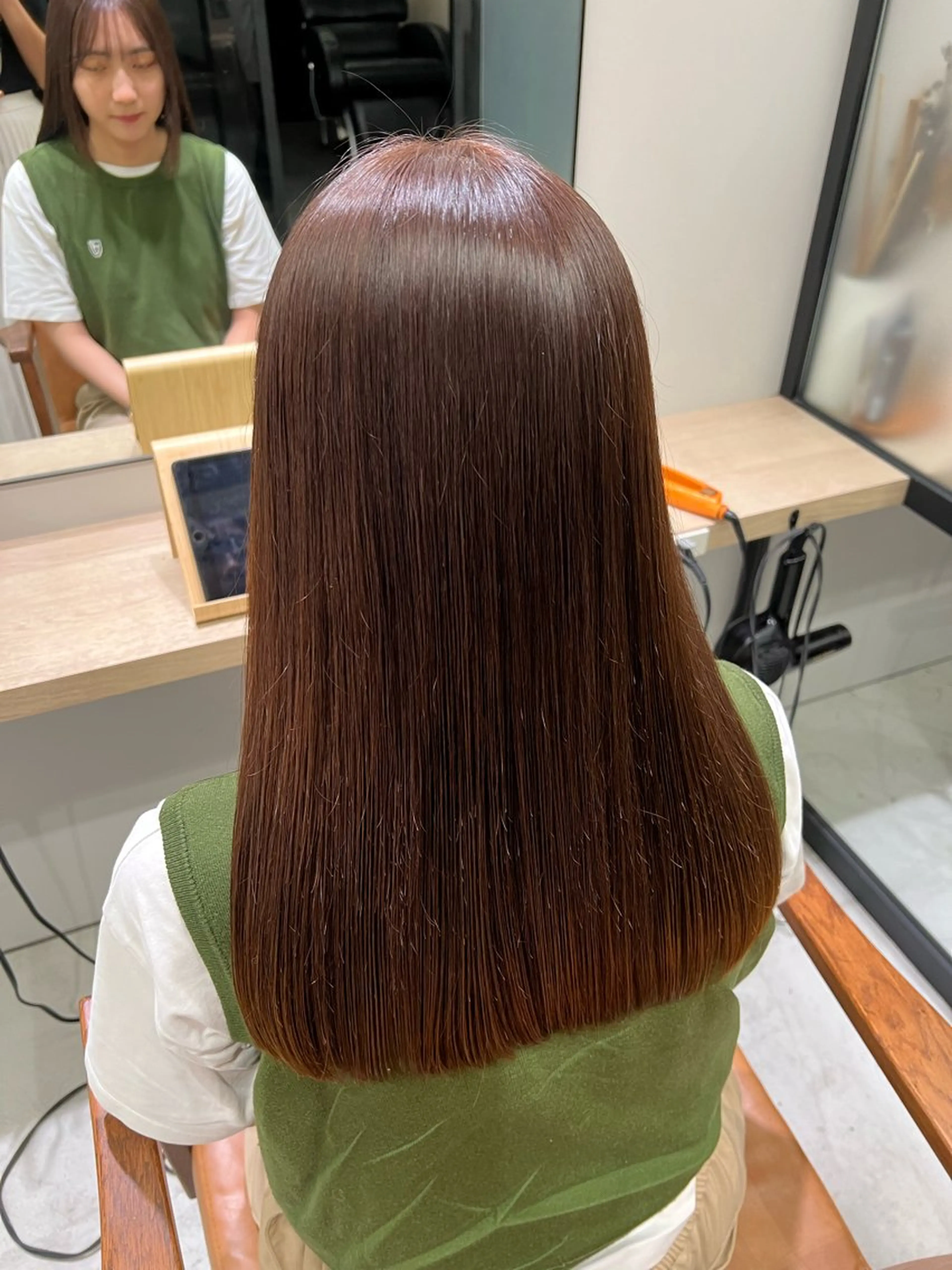 セミロング カラー 縮毛矯正 Vélua/miiu所属・韓国束感まつ毛 /Takaのマツエク・マツパデザイン