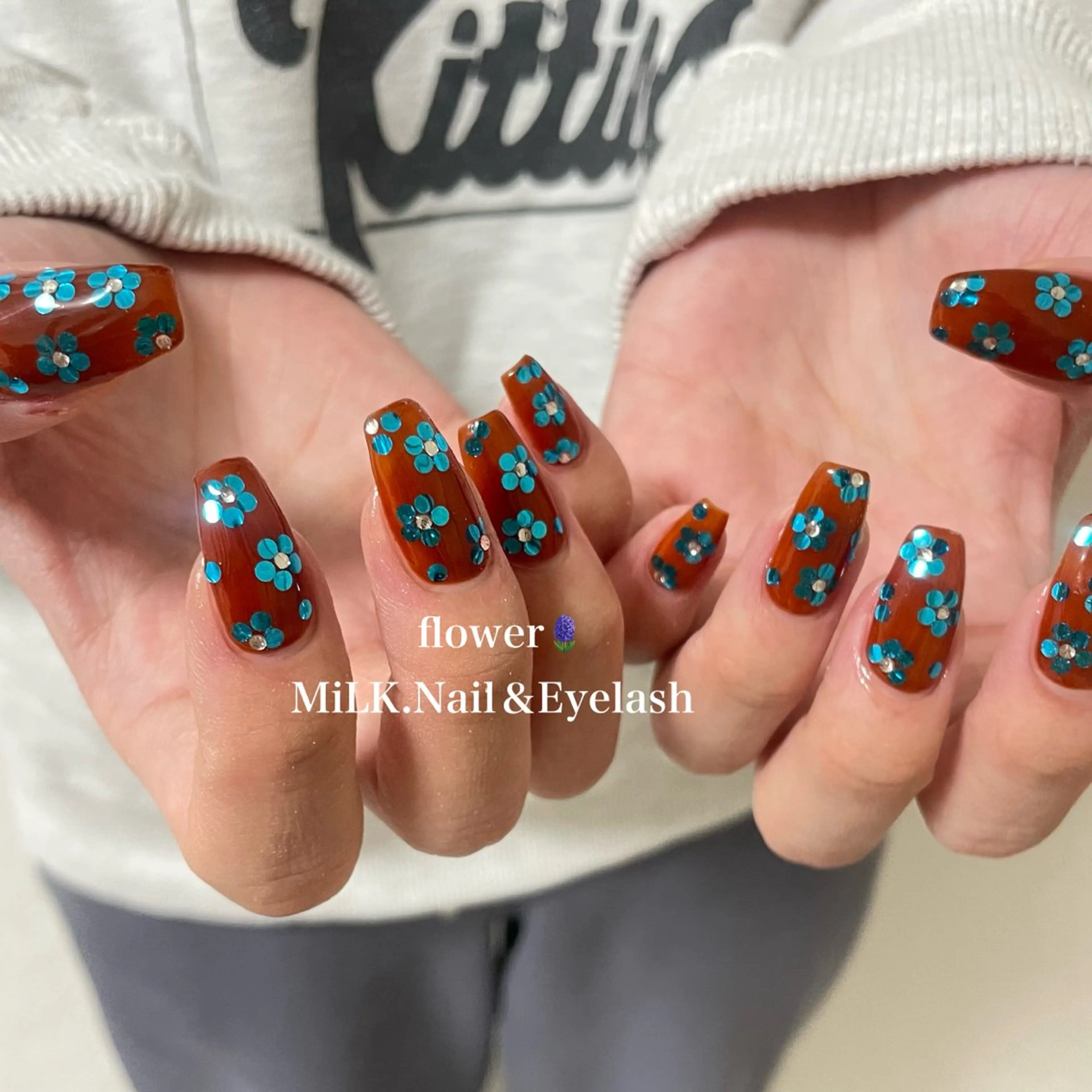 ネイル ゴールド ハンドネイル MiLK. Nail&Eyelash所属・MiLK. wakaのマツエク・マツパデザイン