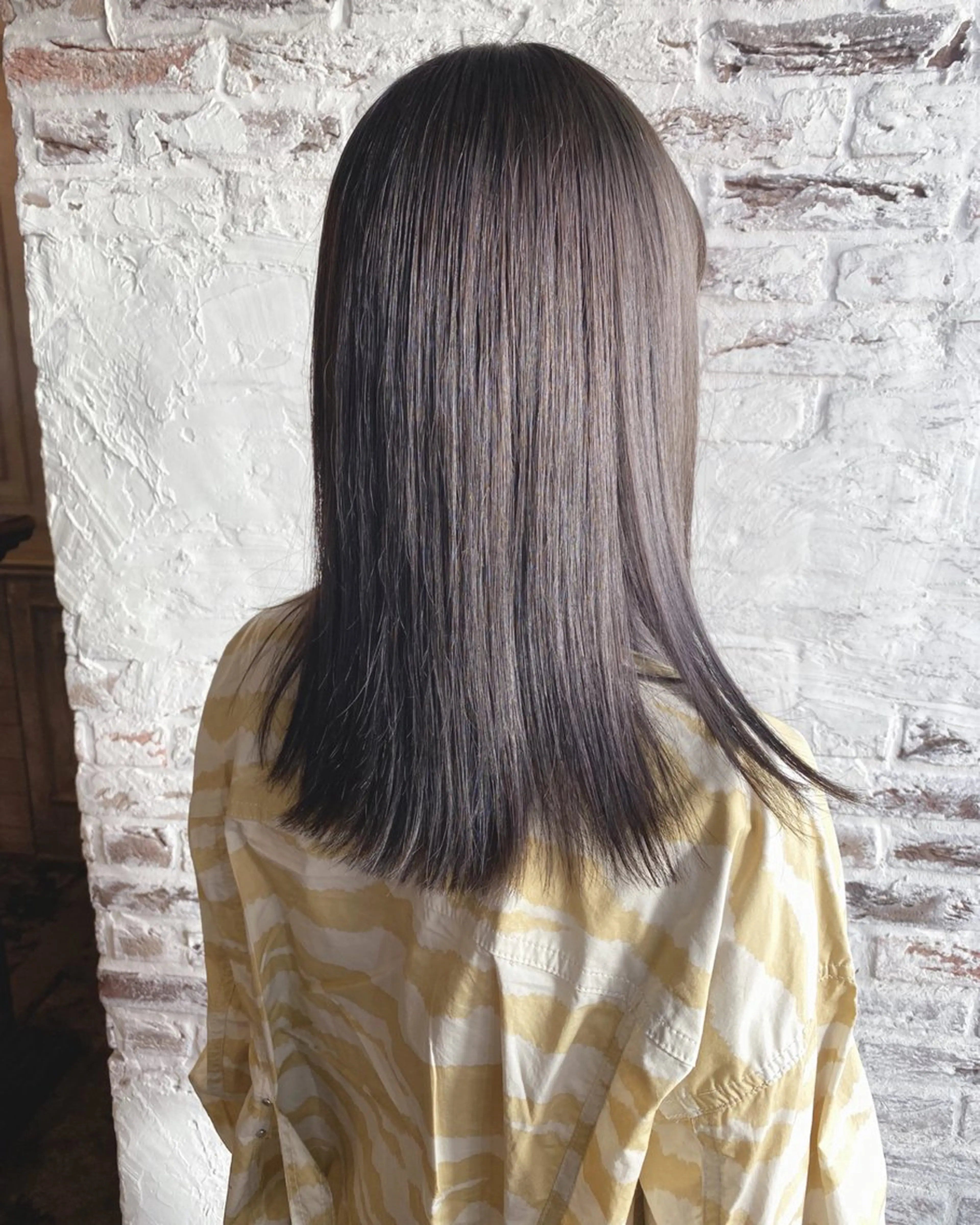 ミディアム カラー conne& ririのヘアスタイル