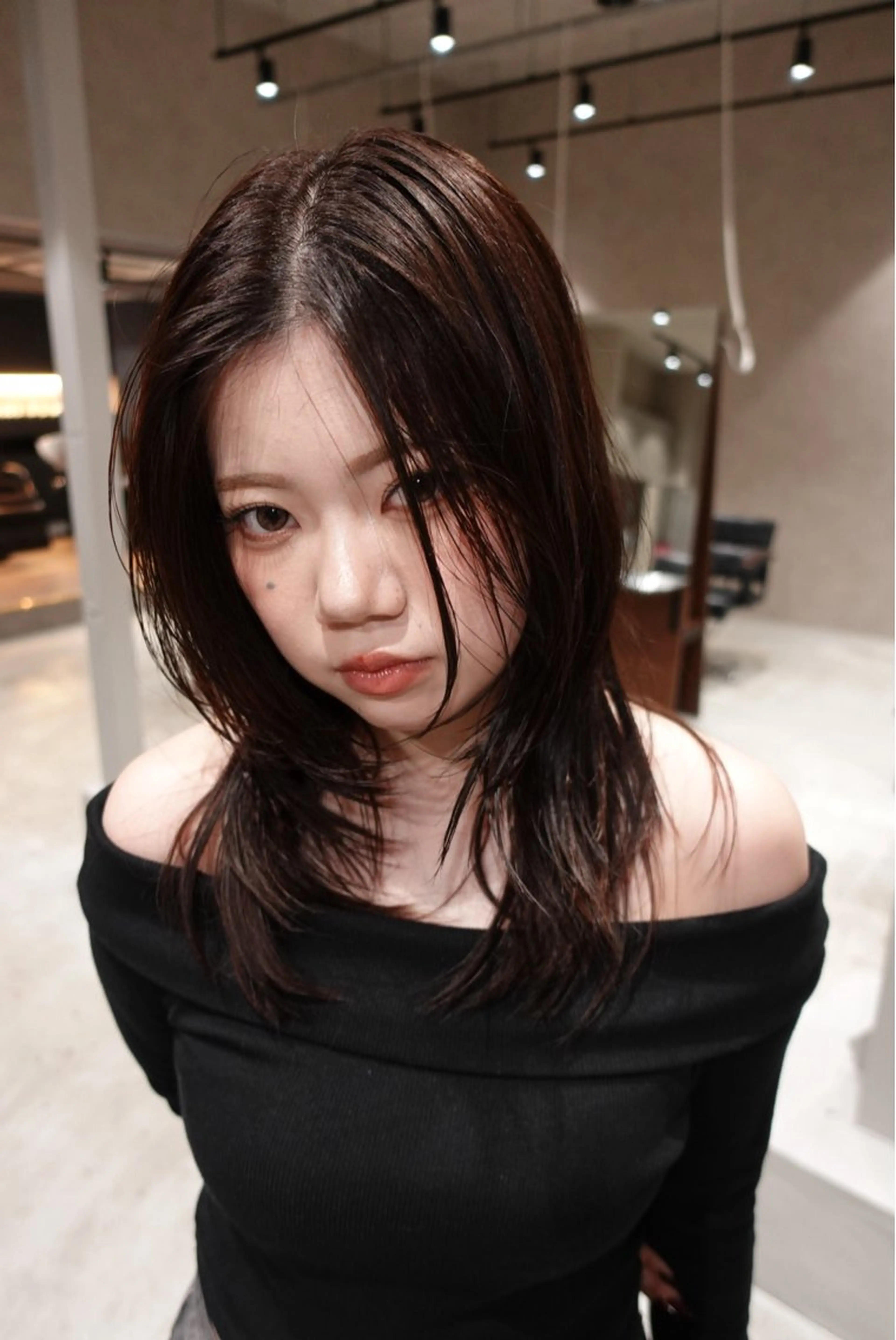ミディアム カット isseiハイトーン /韓国レイヤーのヘアスタイル