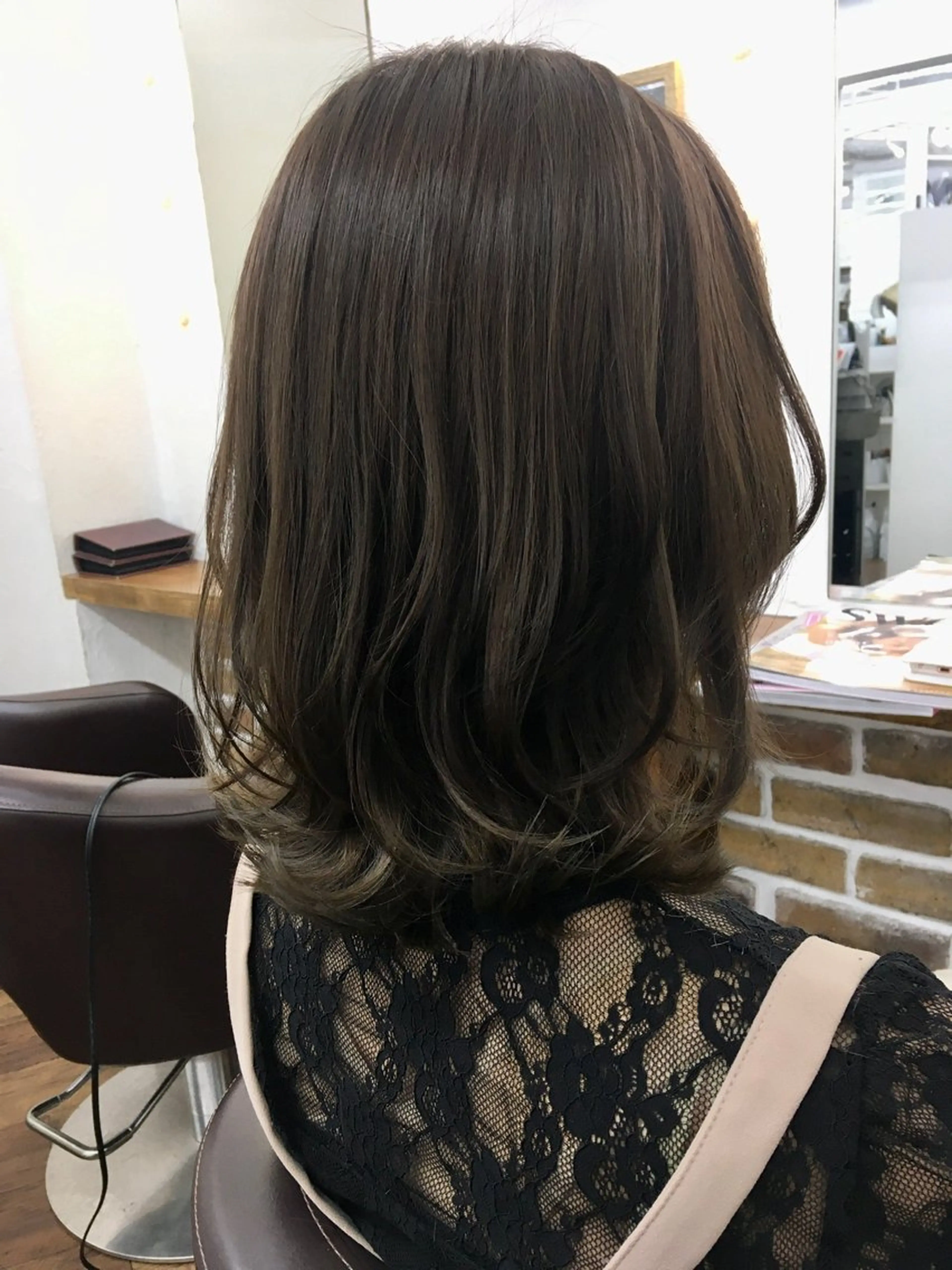ミディアム カラー くびれヘア hair moss所属・児玉 一也のヘアスタイル