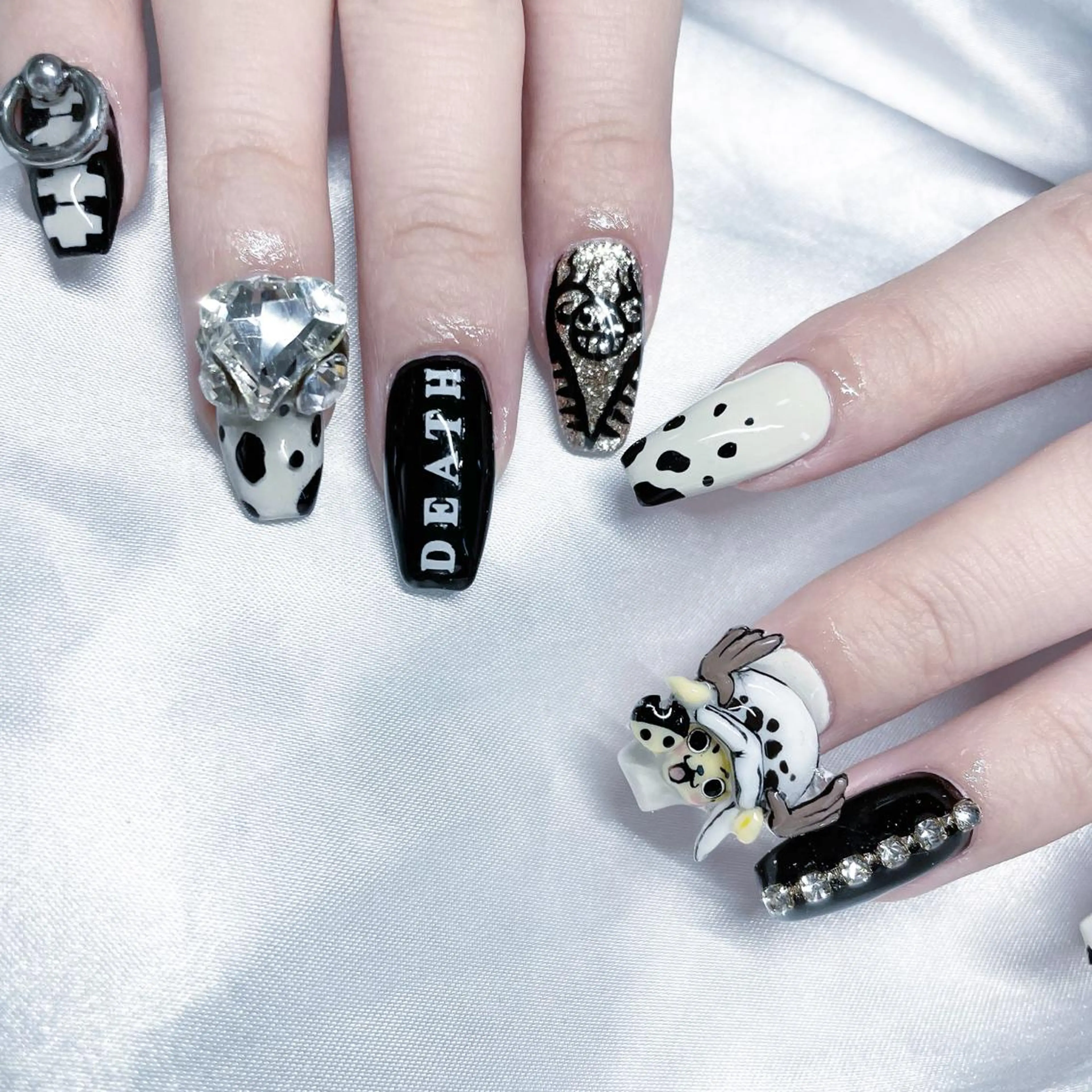 ミディアム カラー ヘアアレンジ キッズ ネイル マツエク・マツパ アイブロウ ハンドネイル ⛓Miyu ⛓のネイルデザイン