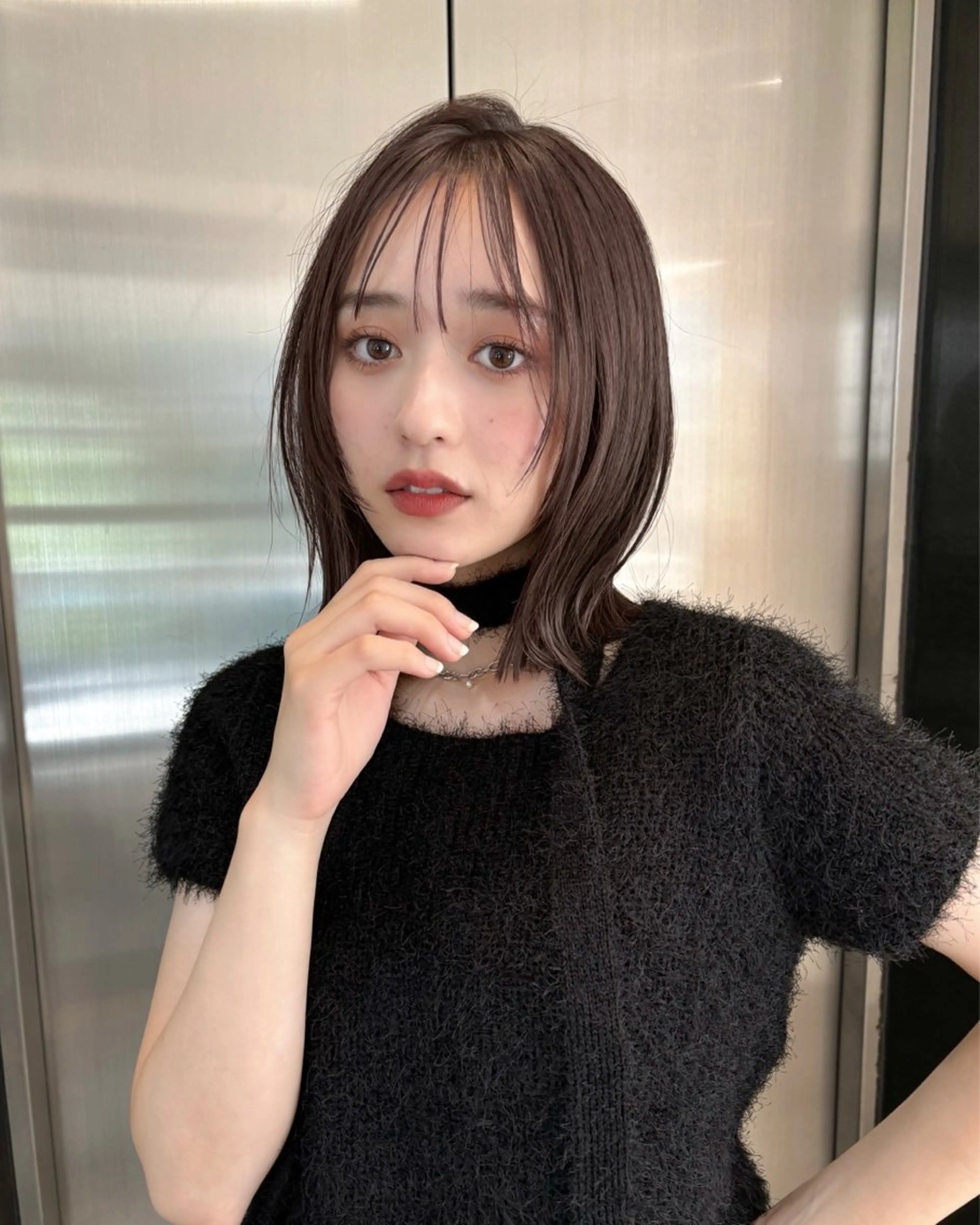 ミディアム カラー 脇野 茉優のヘアスタイル