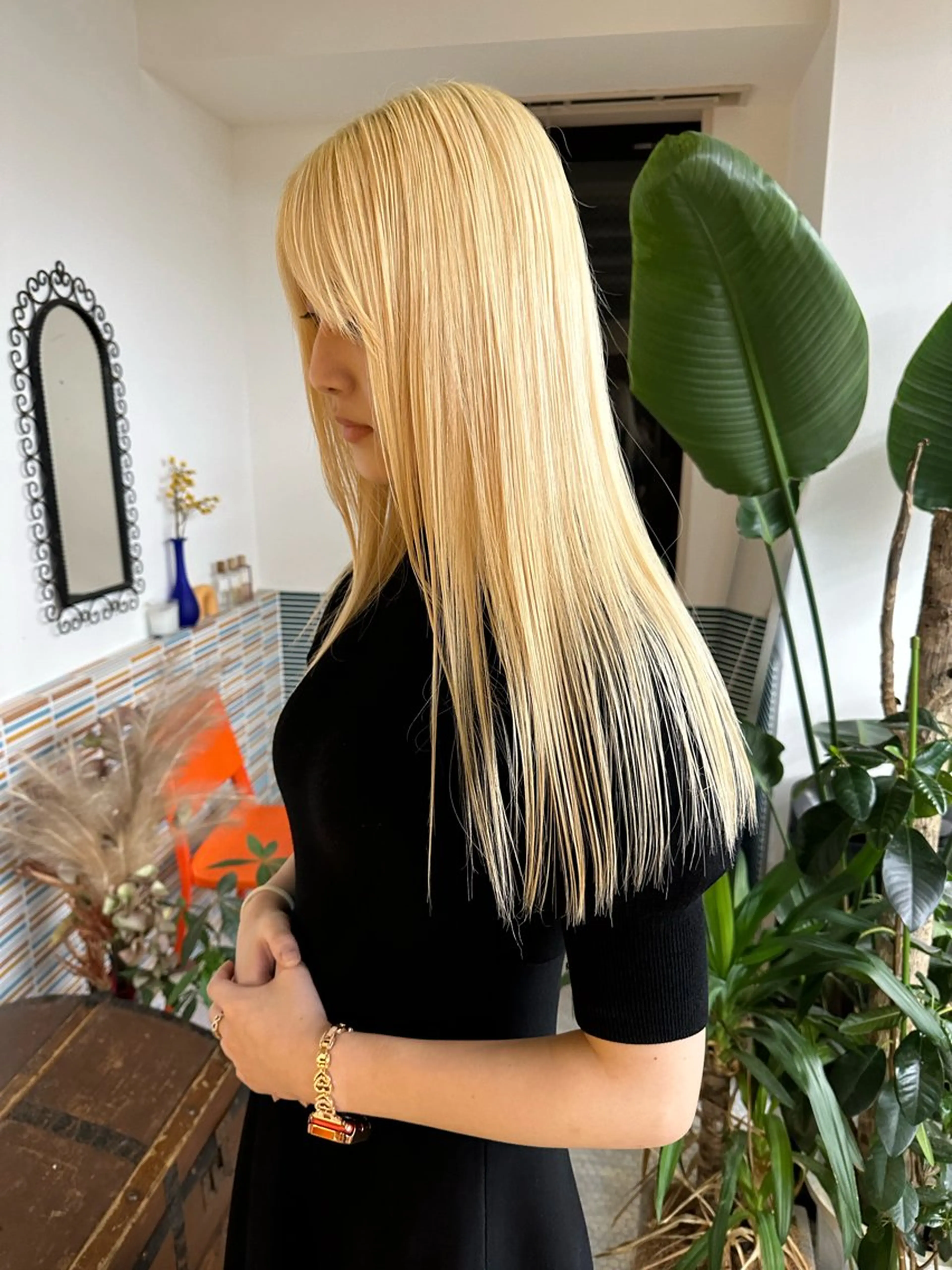 ロング カット ヘアカラー ミルクティーベージュ outaのヘアスタイル