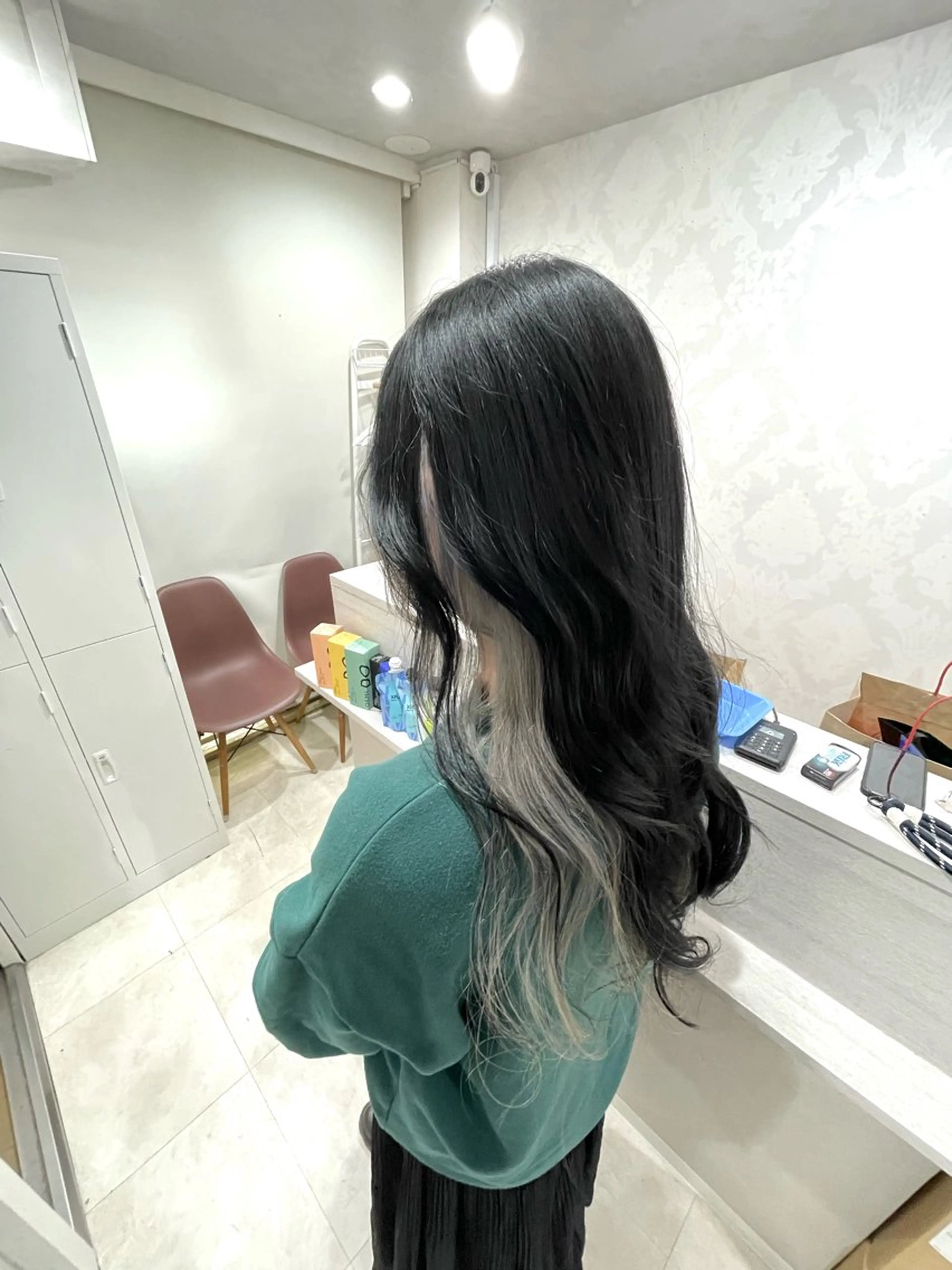 ロング カラー シルバー ヘアカラー ili心斎橋所属・🩵ハイトーン/ レイヤーYUZU🩵のヘアスタイル