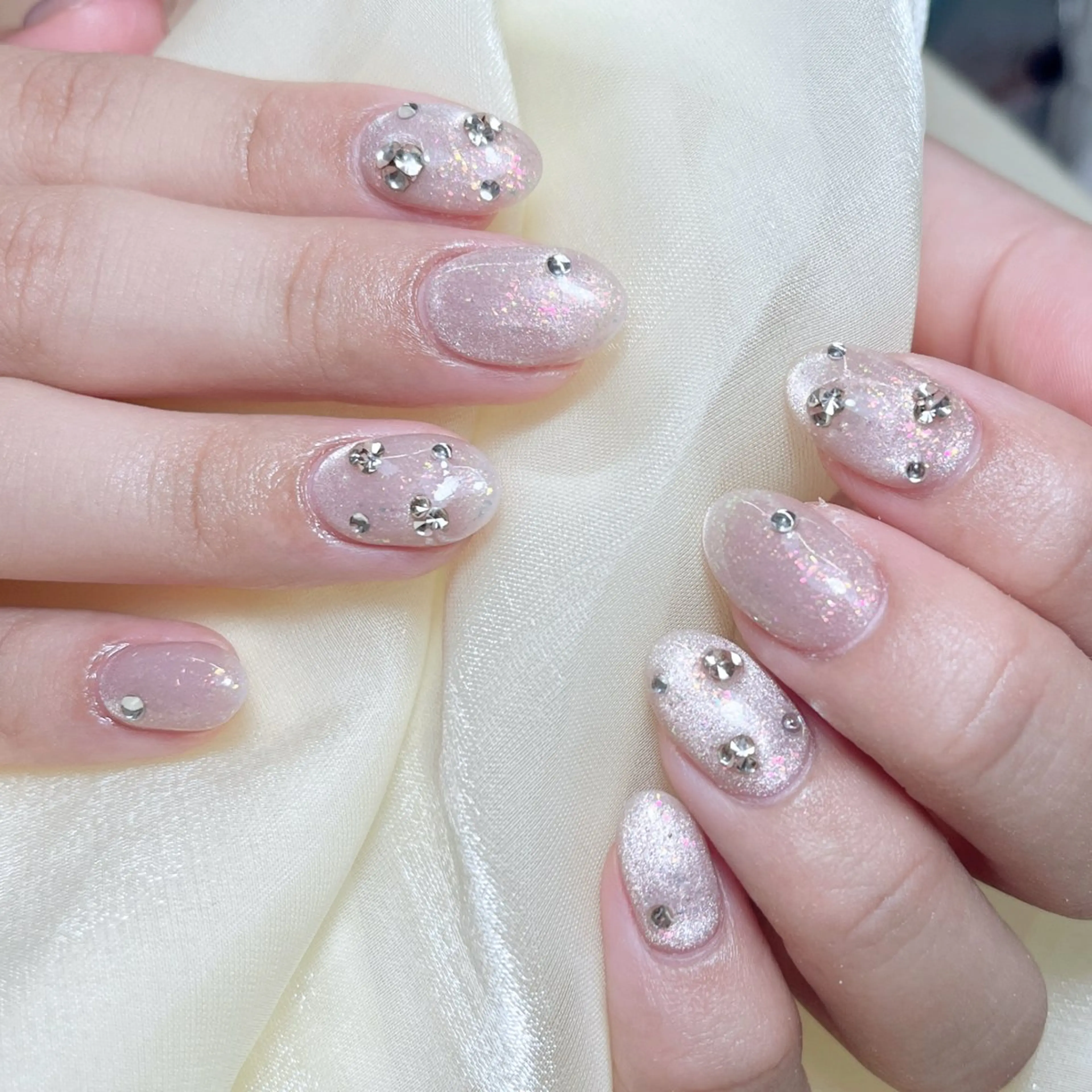 ネイル ハンドネイル グロー ネイルのネイルデザイン