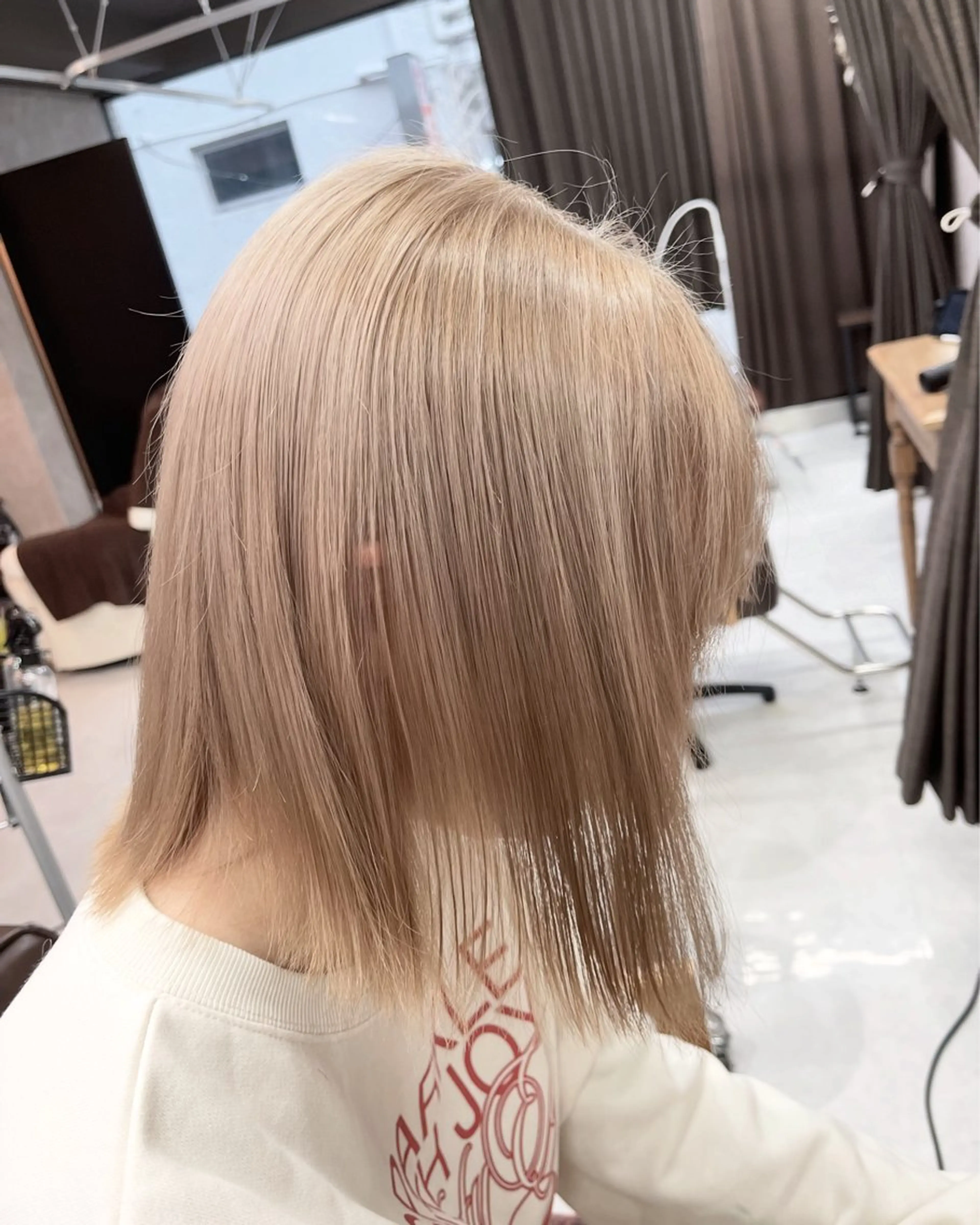 ミディアム Colore（コローレ）所属・顔タイプ/ダブルカラ ー/りりかのヘアスタイル