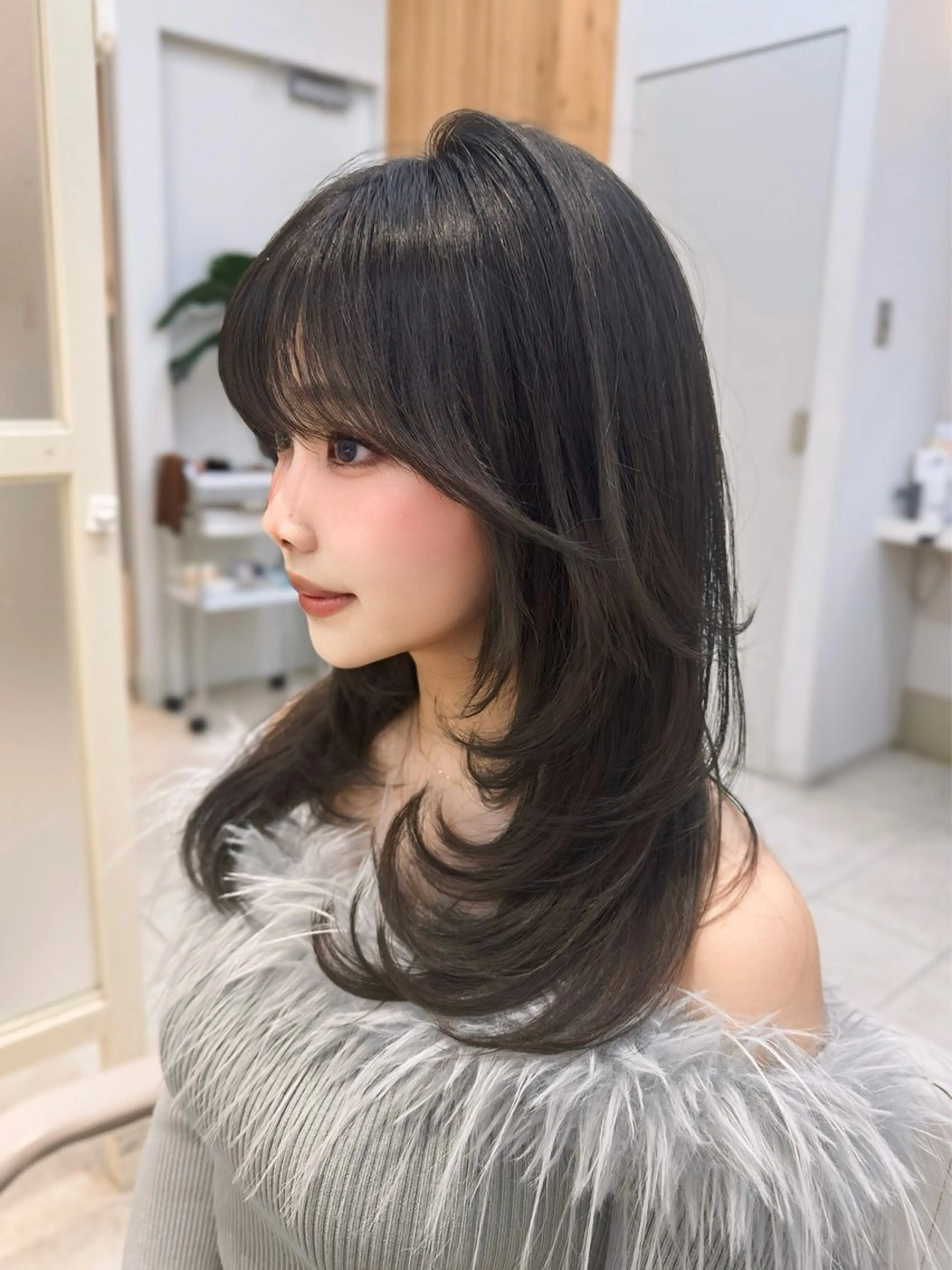 ミディアム カラー 透明感カラー グレージュ イルミナカラー ハイレイヤー レイヤーカット 顔周り特化/韓国ヘア /レイヤー/吉野幸大のヘアスタイル