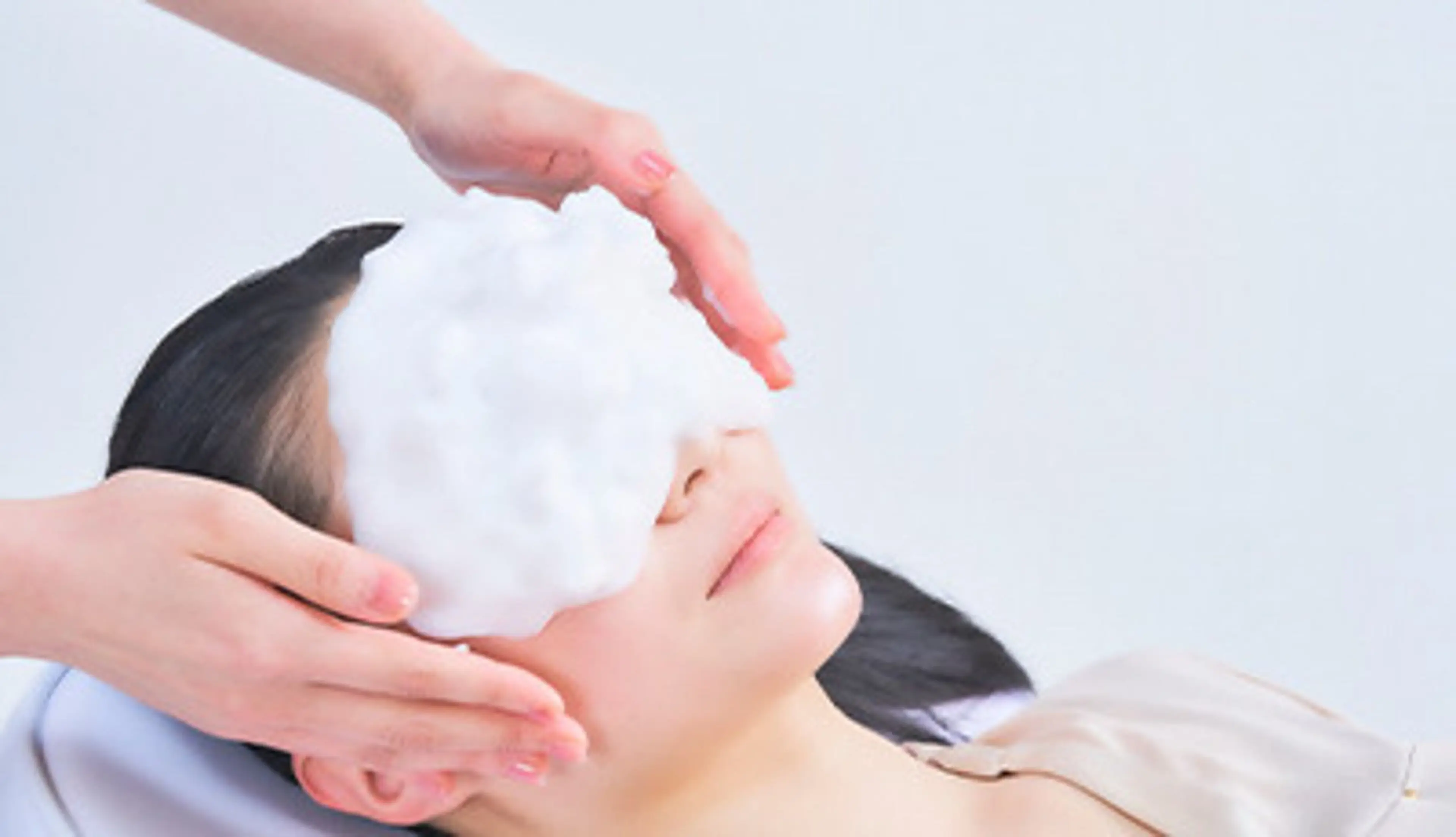 【話題の毛穴洗浄】ふわふわ洗顔で毛穴トラブルを改善の写真