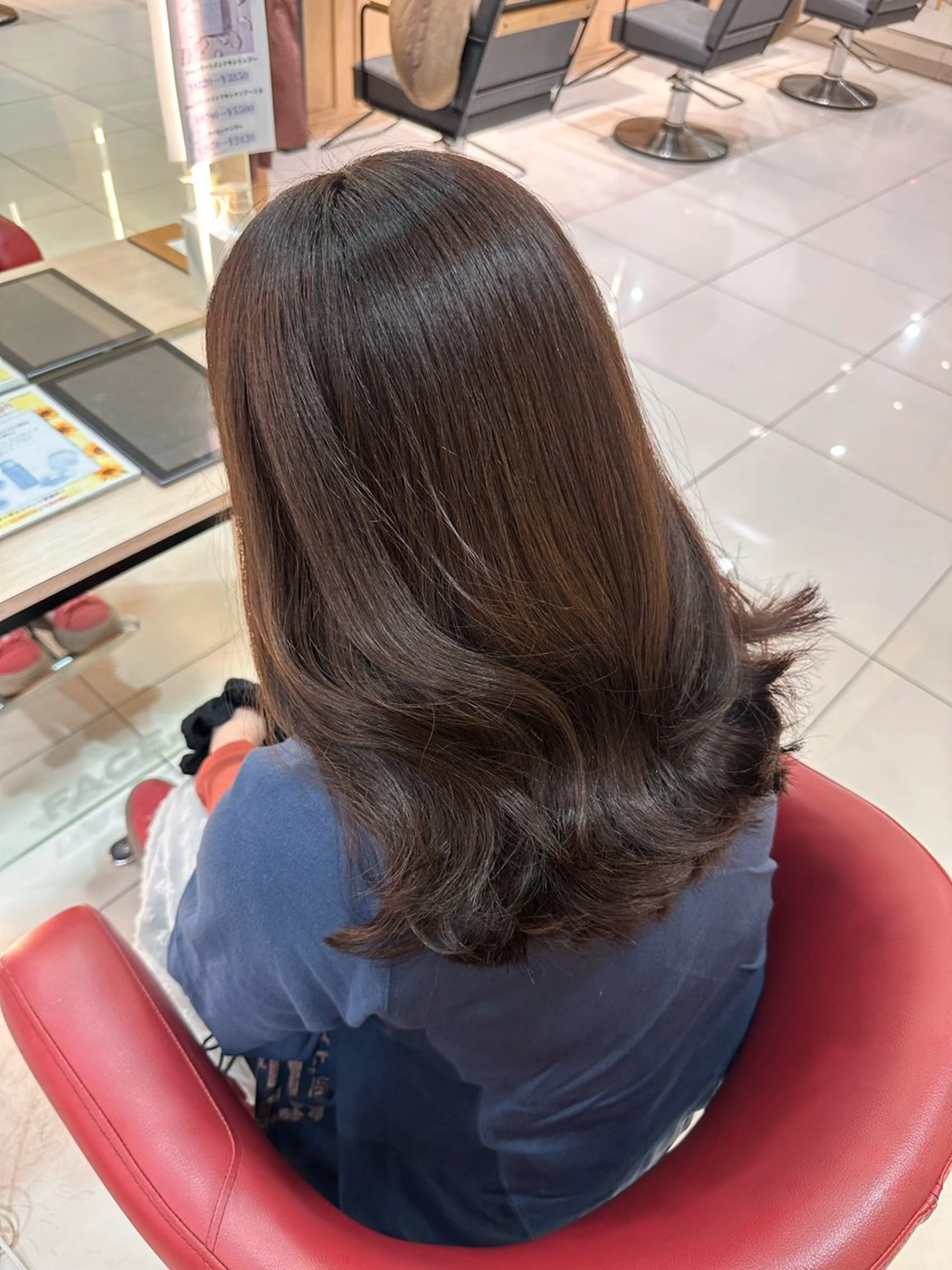 ロング 赤み消し艶カラー・ 透明感カラー×美髪のヘアスタイル