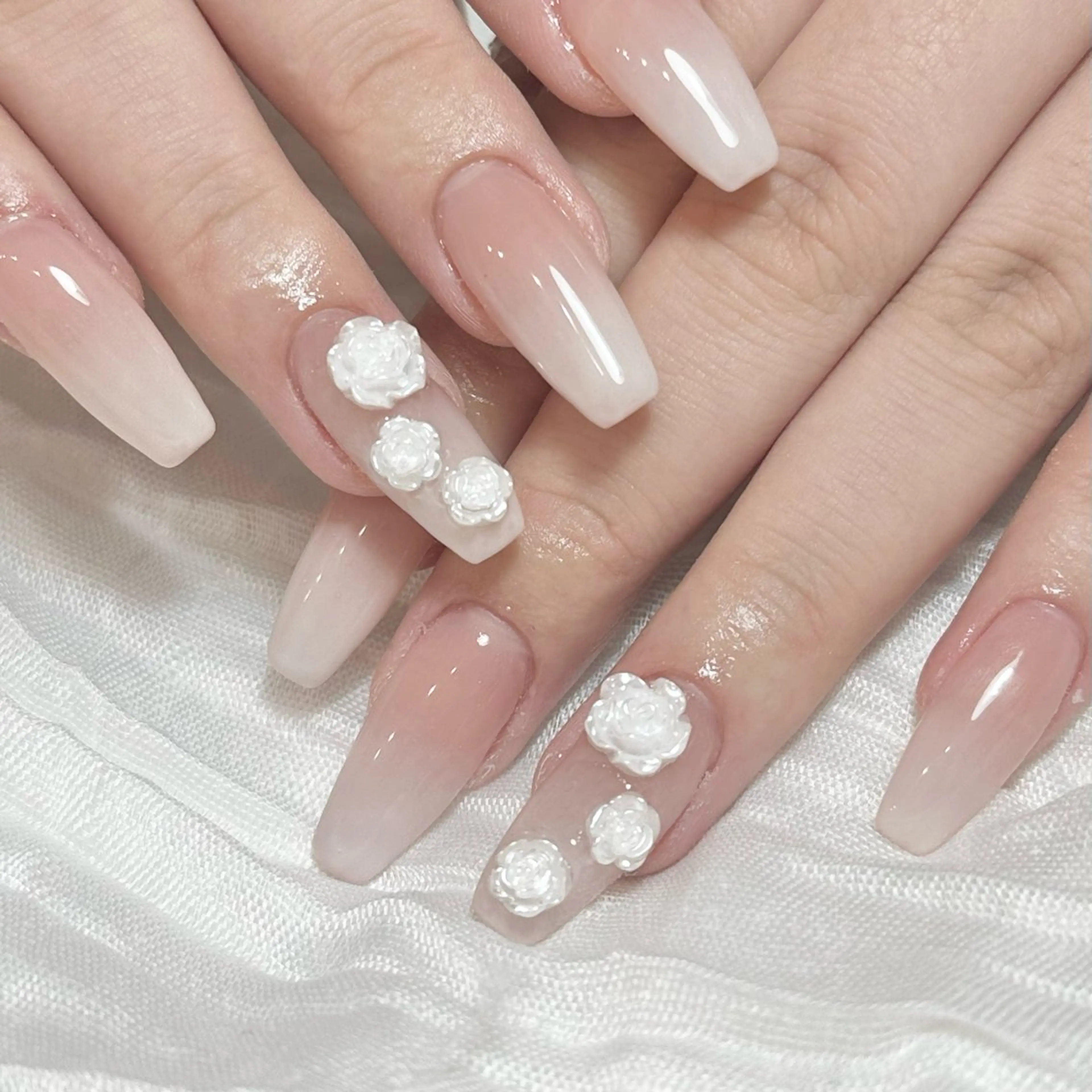 期間限定❣️【HAND】🤍カラーグラデーションネイル💫パラジェル使用/フィルイン可能❤︎【ご新規様オフ無料】の写真