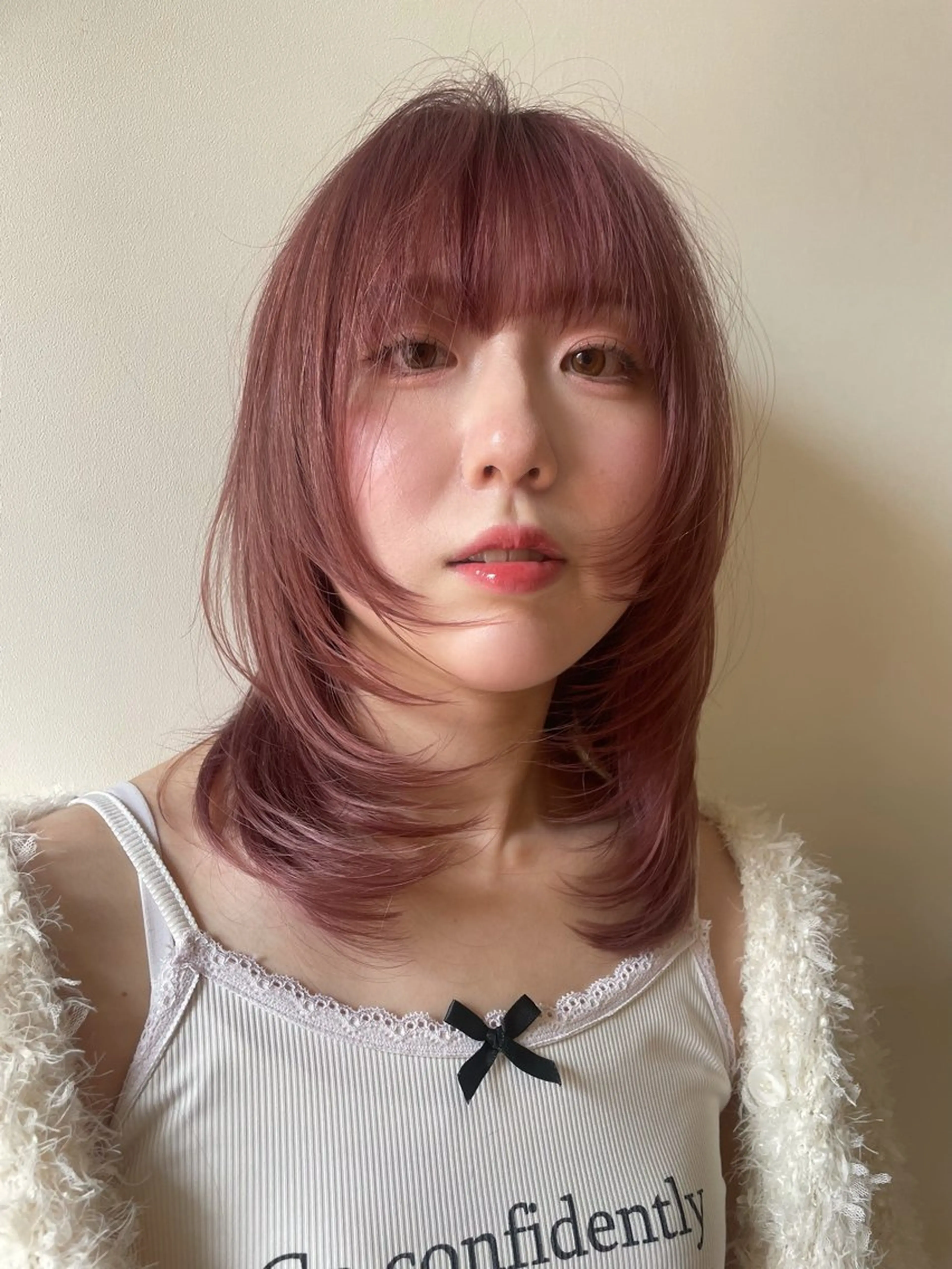 ミディアム カラー ベージュカラー ピンクカラー ピンクベージュ カット ヘアカラー トリートメント ひなた 艶カラー/渋谷のヘアスタイル