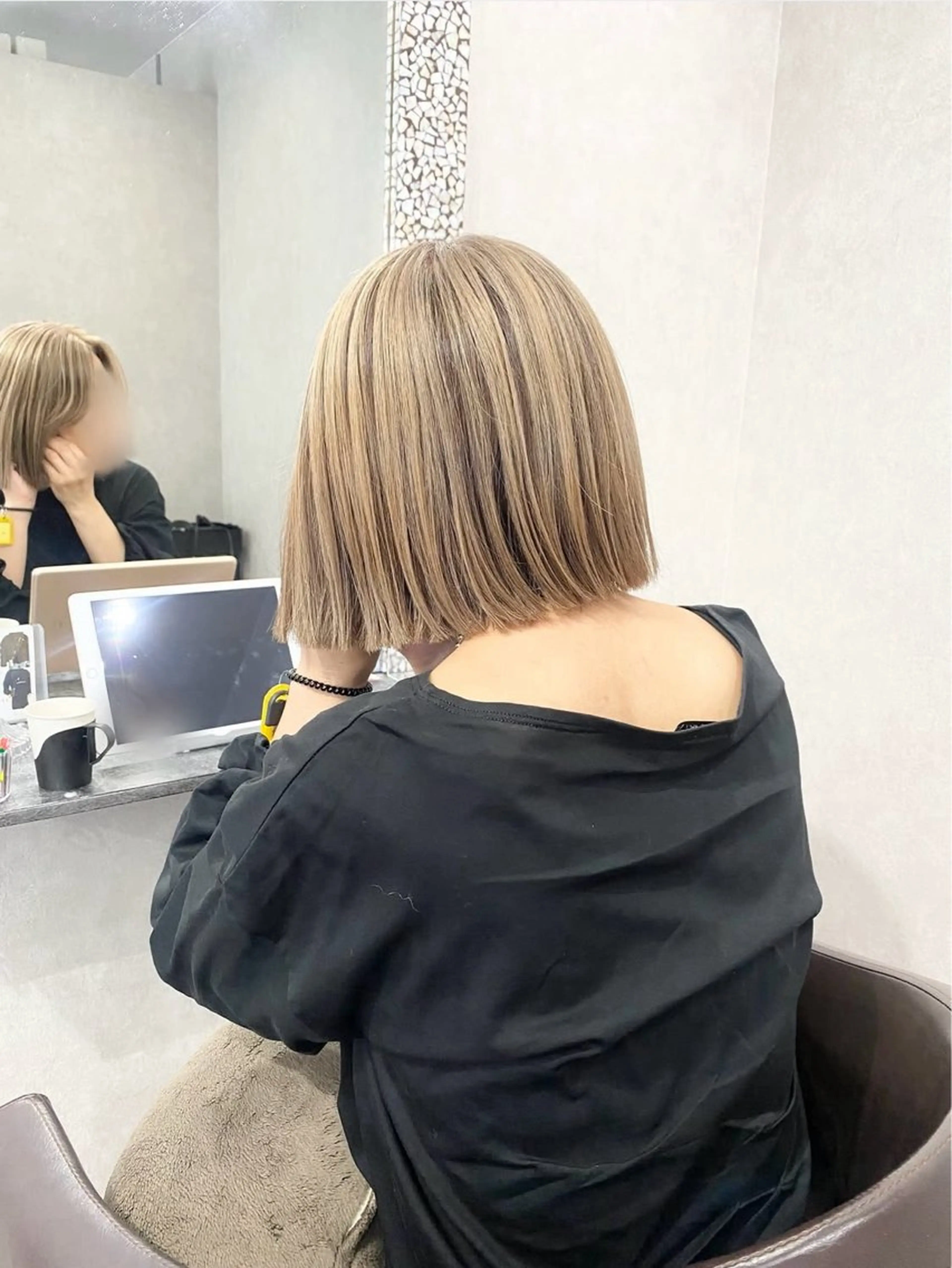 ミディアム カット ヘアカラー _White所属・ＳＨＩ ＺＵのヘアスタイル