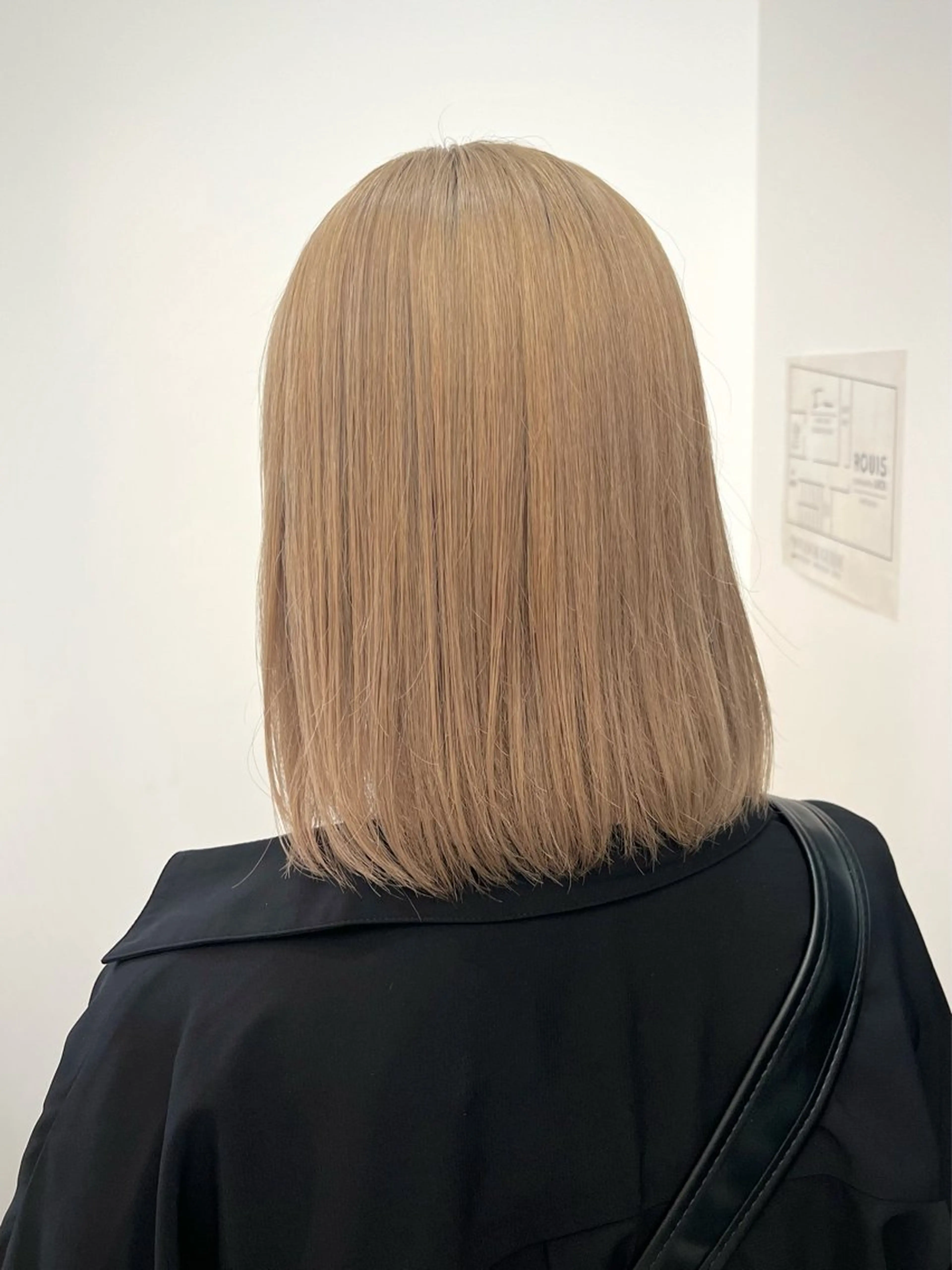 セミロング カラー ブリーチ ブロンド カット ヘアカラー Ami ブリーチ/ハイトーンのヘアスタイル