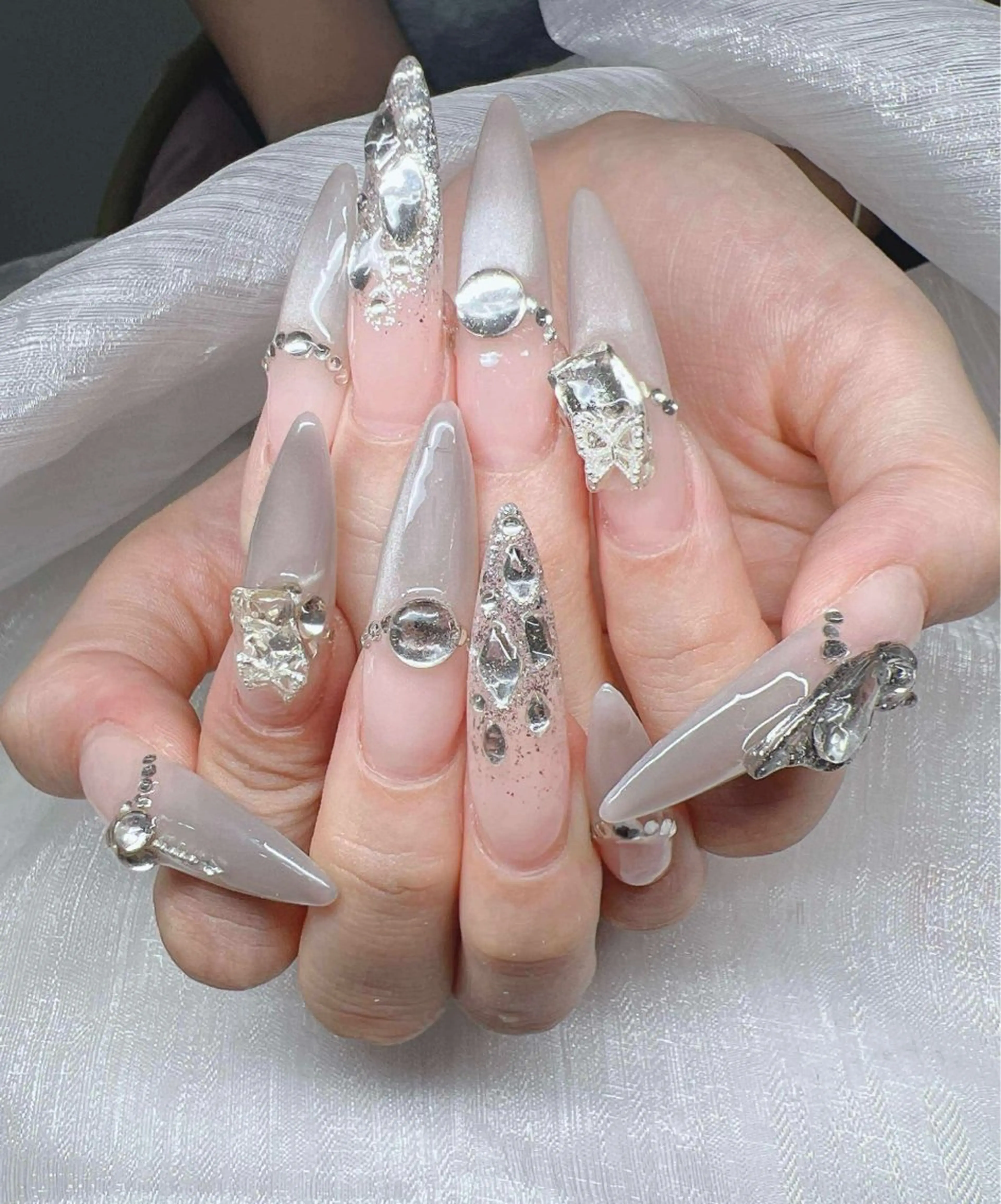 ネイル 長さ出し グラデーション 卒業式 キラキラネイル マグネットネイル ハンドネイル Lee Nailsのネイルデザイン