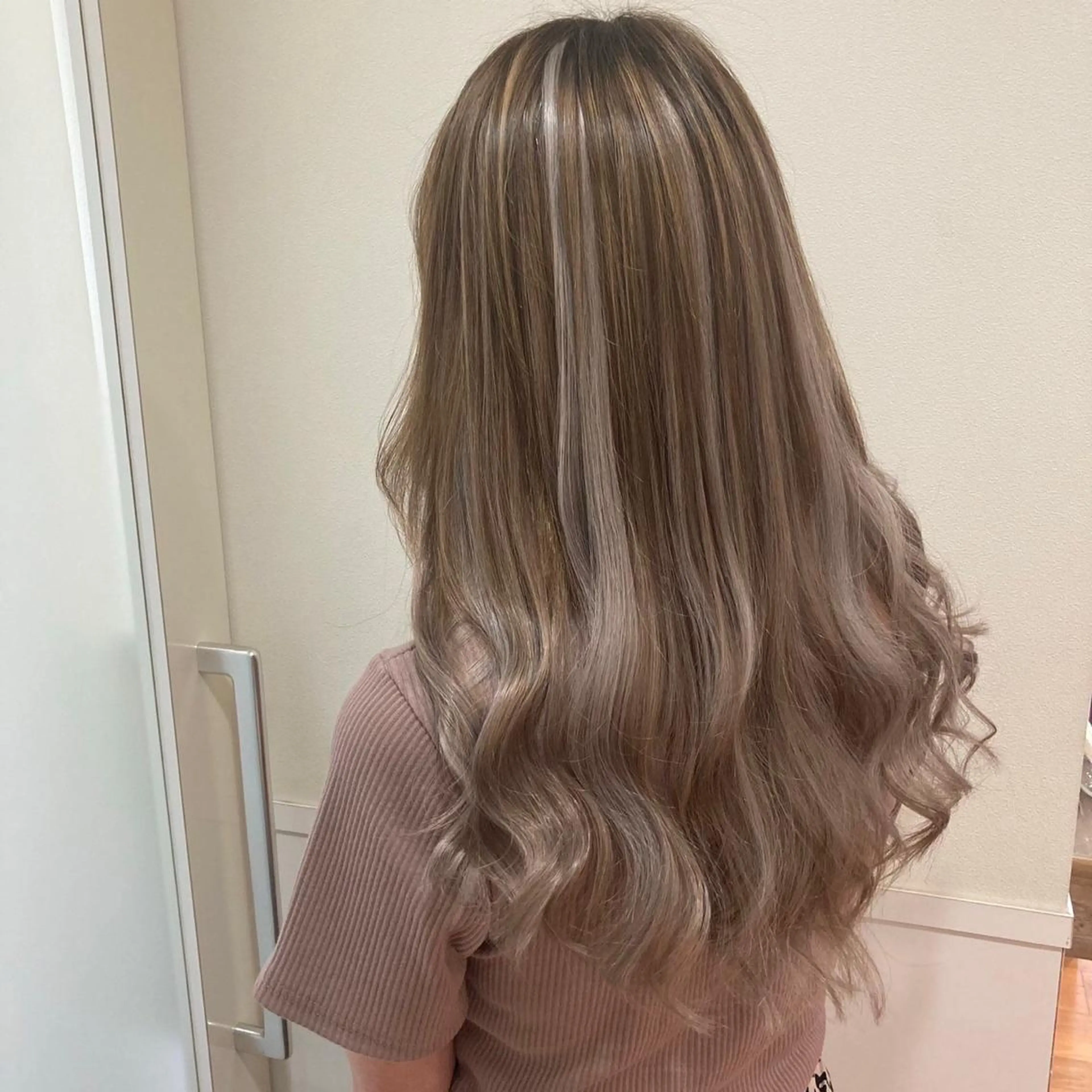 ミディアム カラー 羽エクステ/シール エクステ/横浜駅5分のヘアスタイル