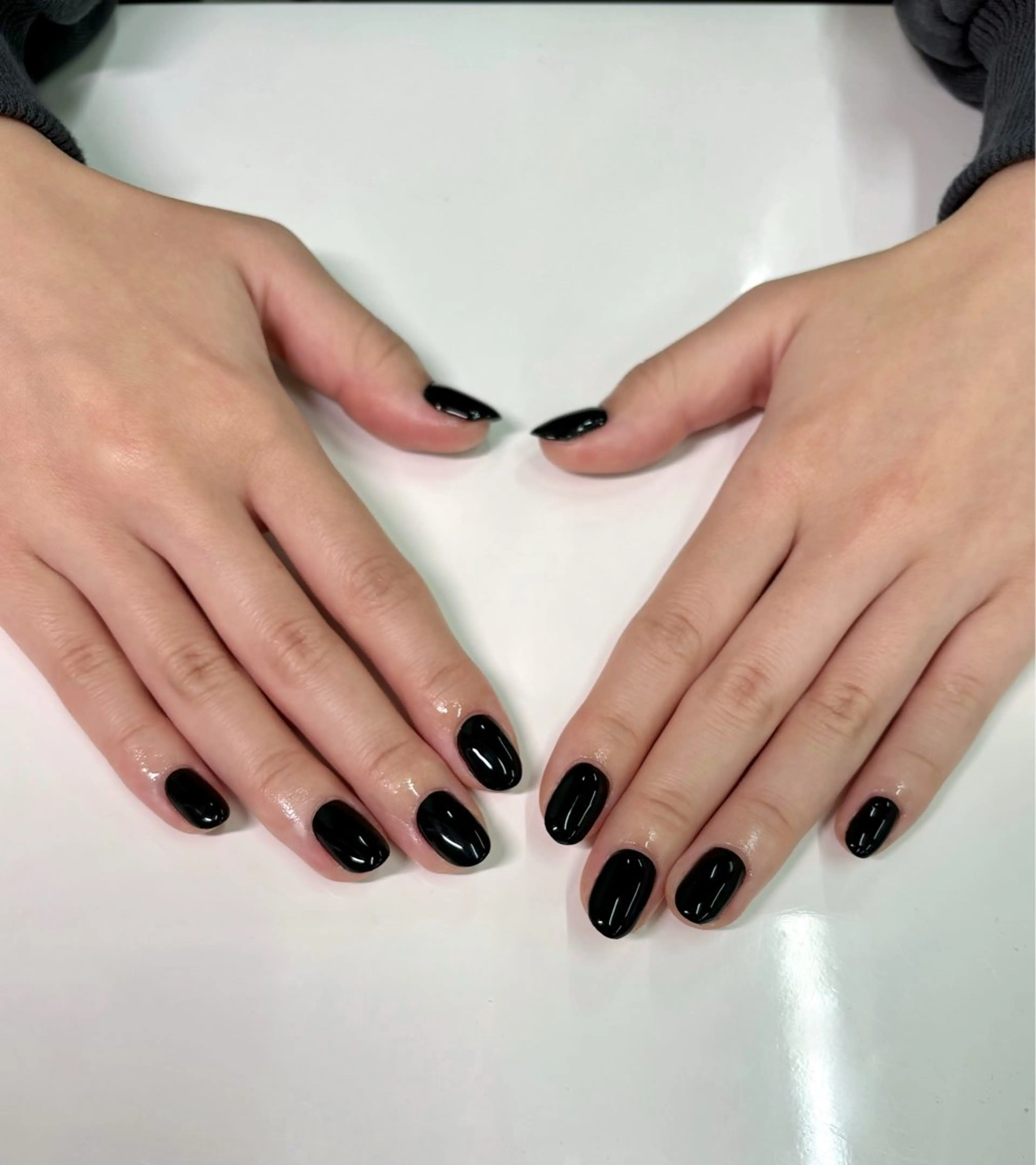 ネイル ワンカラーネイル シンプルネイル 秋元 琴音のネイルデザイン