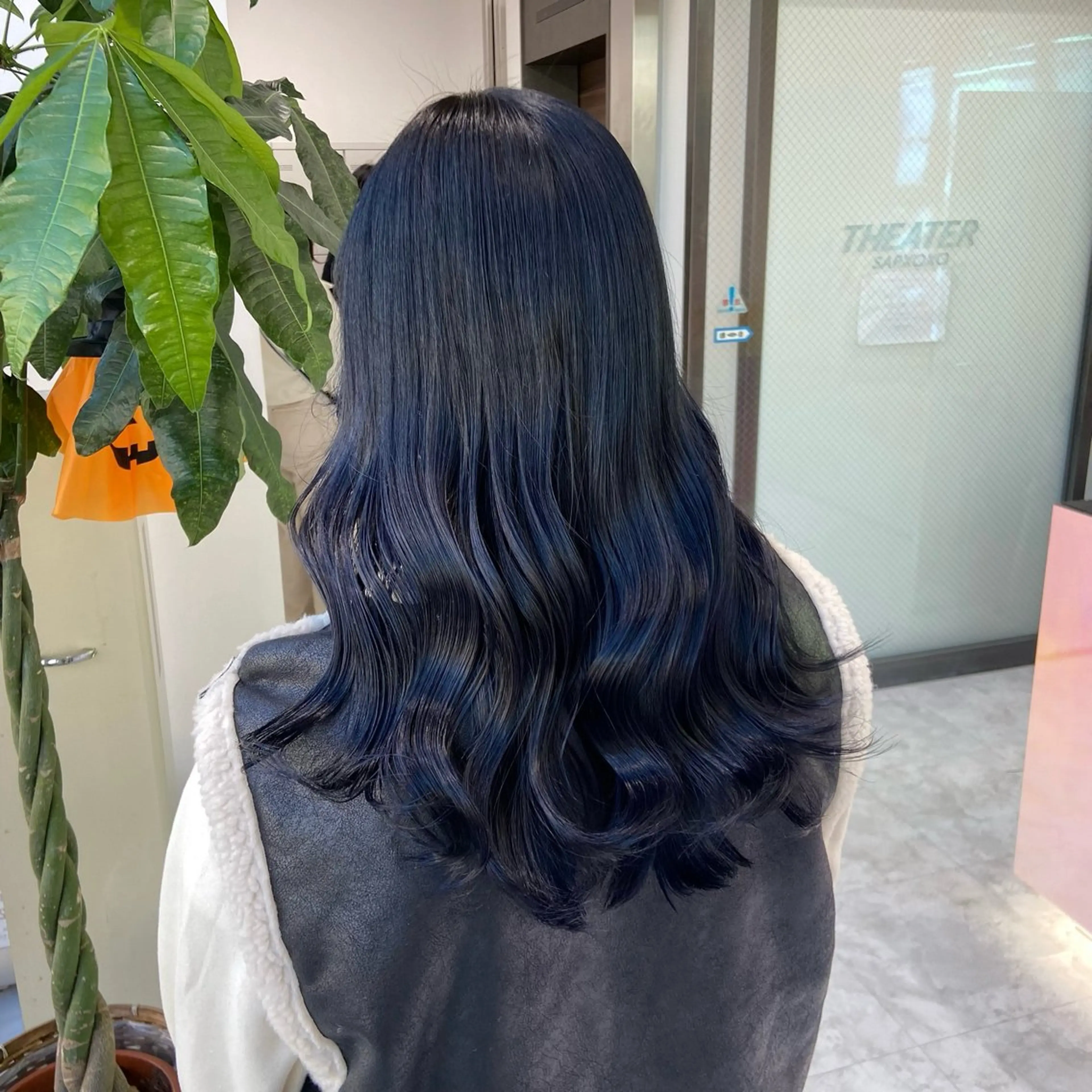 ロング カラー パーマ ヘアアレンジ 透明感ブリーチカラー 🌈TOMOHIROのヘアスタイル