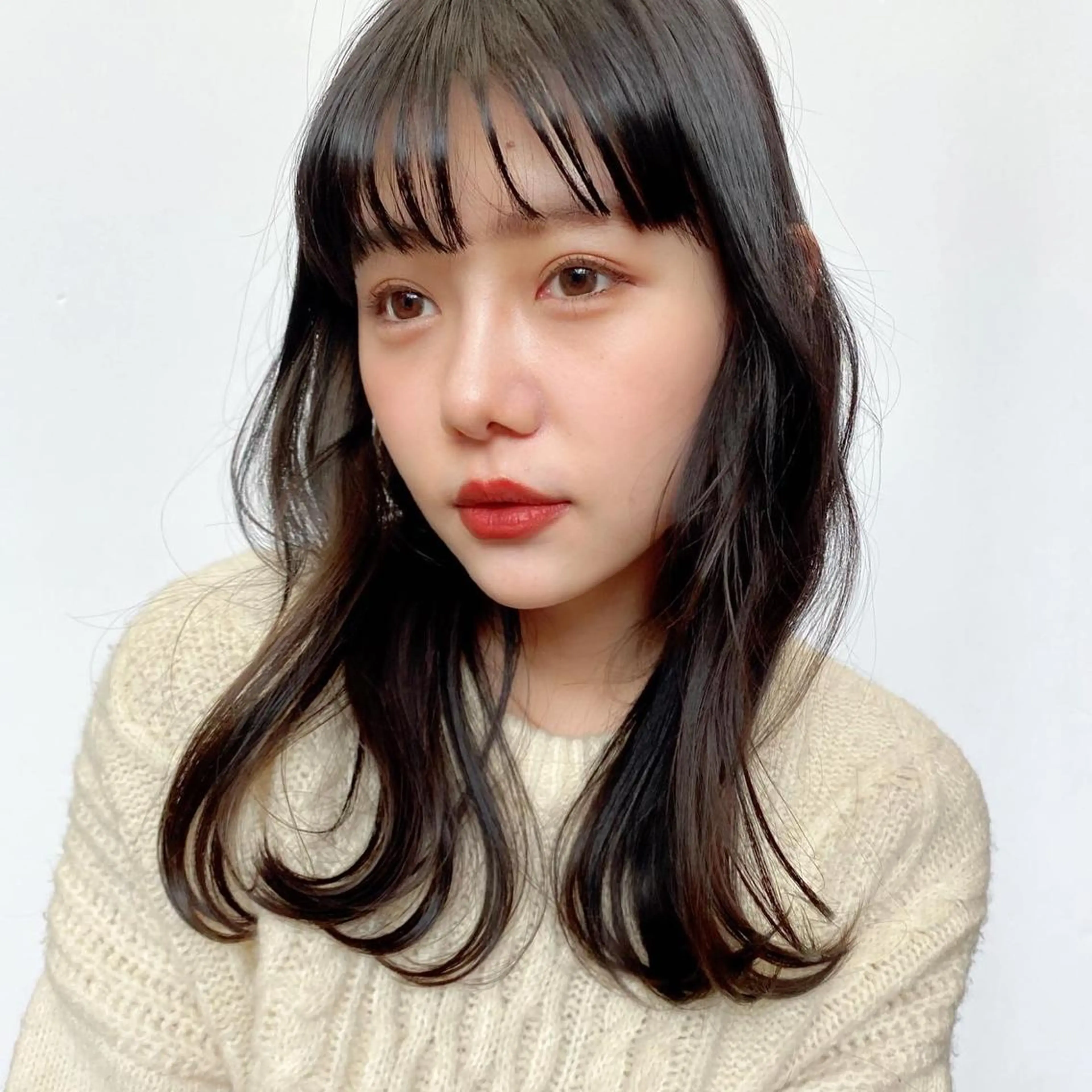 ミディアム くびれヘア レイヤーカット 三浦 望のヘアスタイル