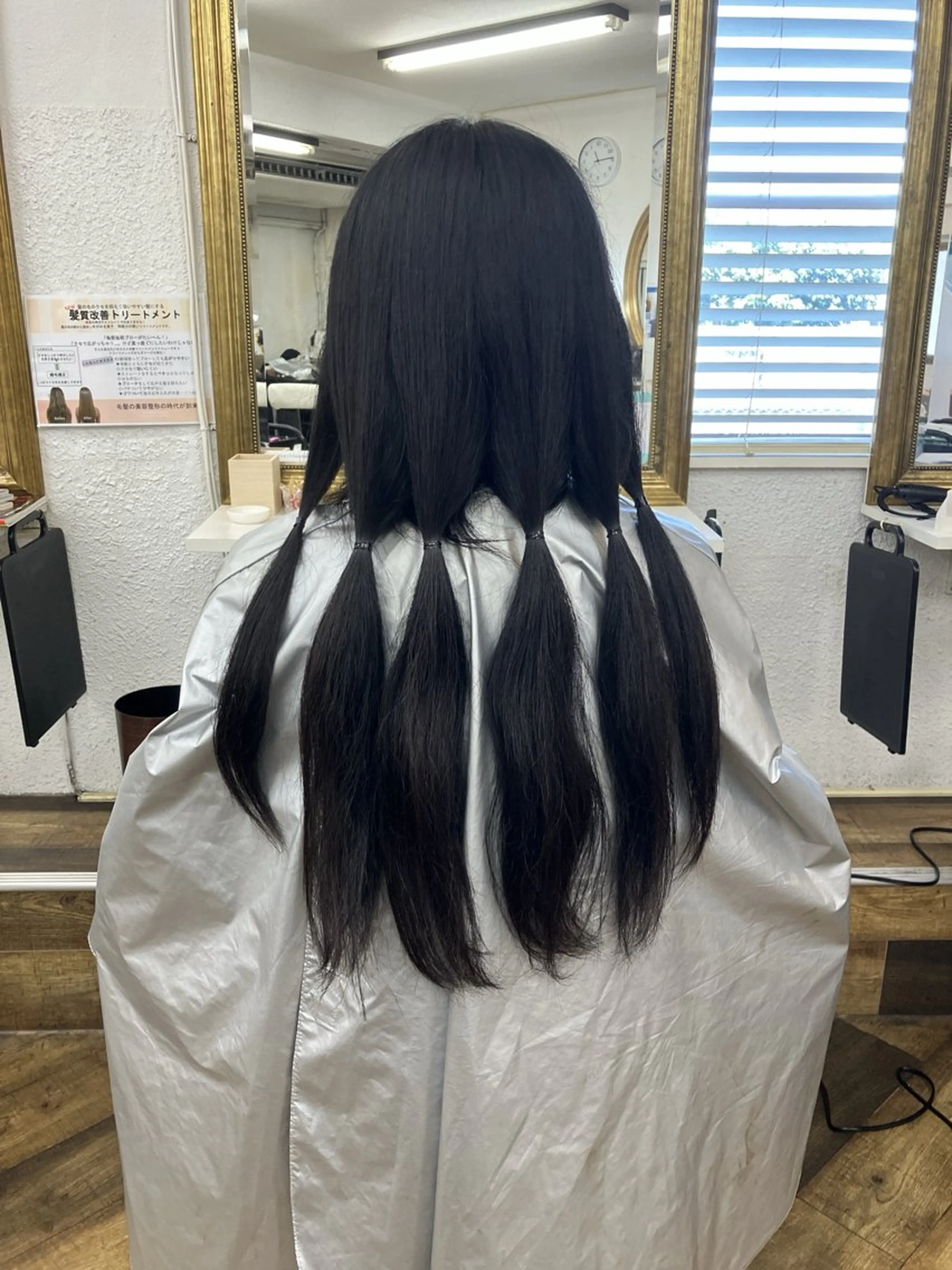ヘアドネーションで子供に笑顔を！31cmから可能です！その後、ご希望のカット致します^ ^の写真