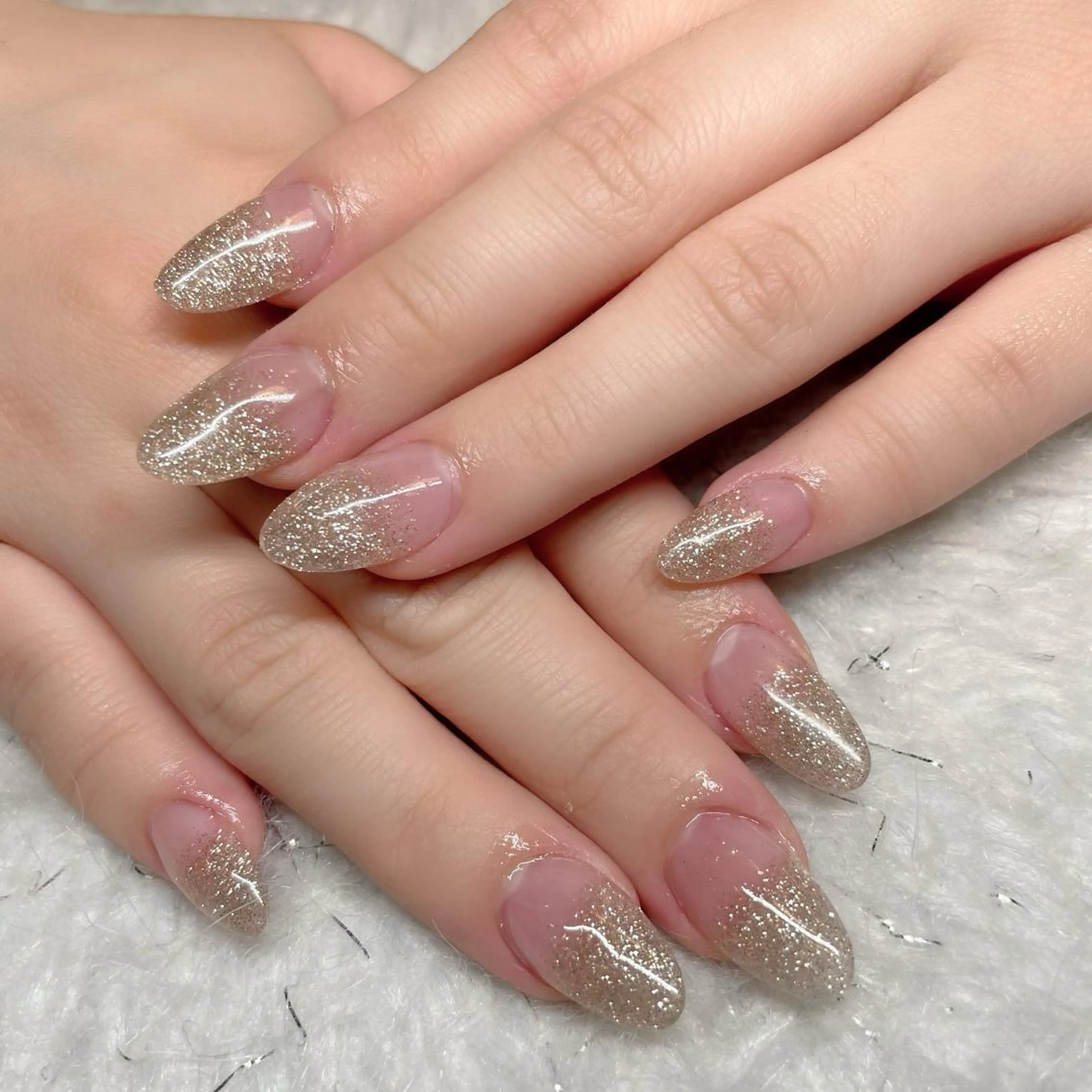 ネイル ゴールド グラデーション ラメ(グリッター) ラメグラデーション ハンドネイル ネイルサロンfeel茂原店所属・Feel ‪‪☺︎‬Yuriaのネイルデザイン