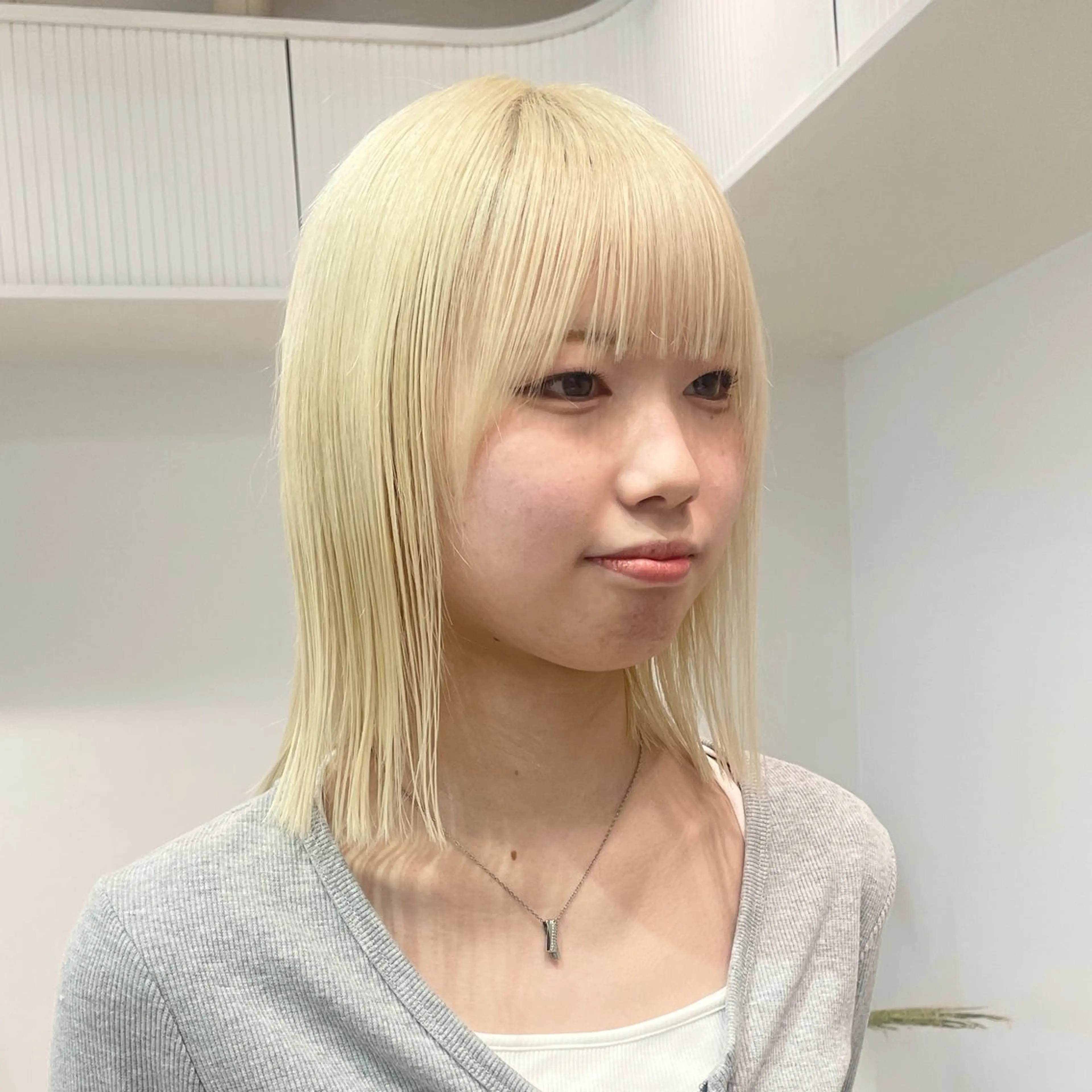ミディアム カラー ブリーチ 抜きっぱなしブロンド ブロンド デザインカラー ホワイトブロンド ヘアカラー トリートメント ヘアセット ブロンド・ハイトーン /遠藤将太のヘアスタイル