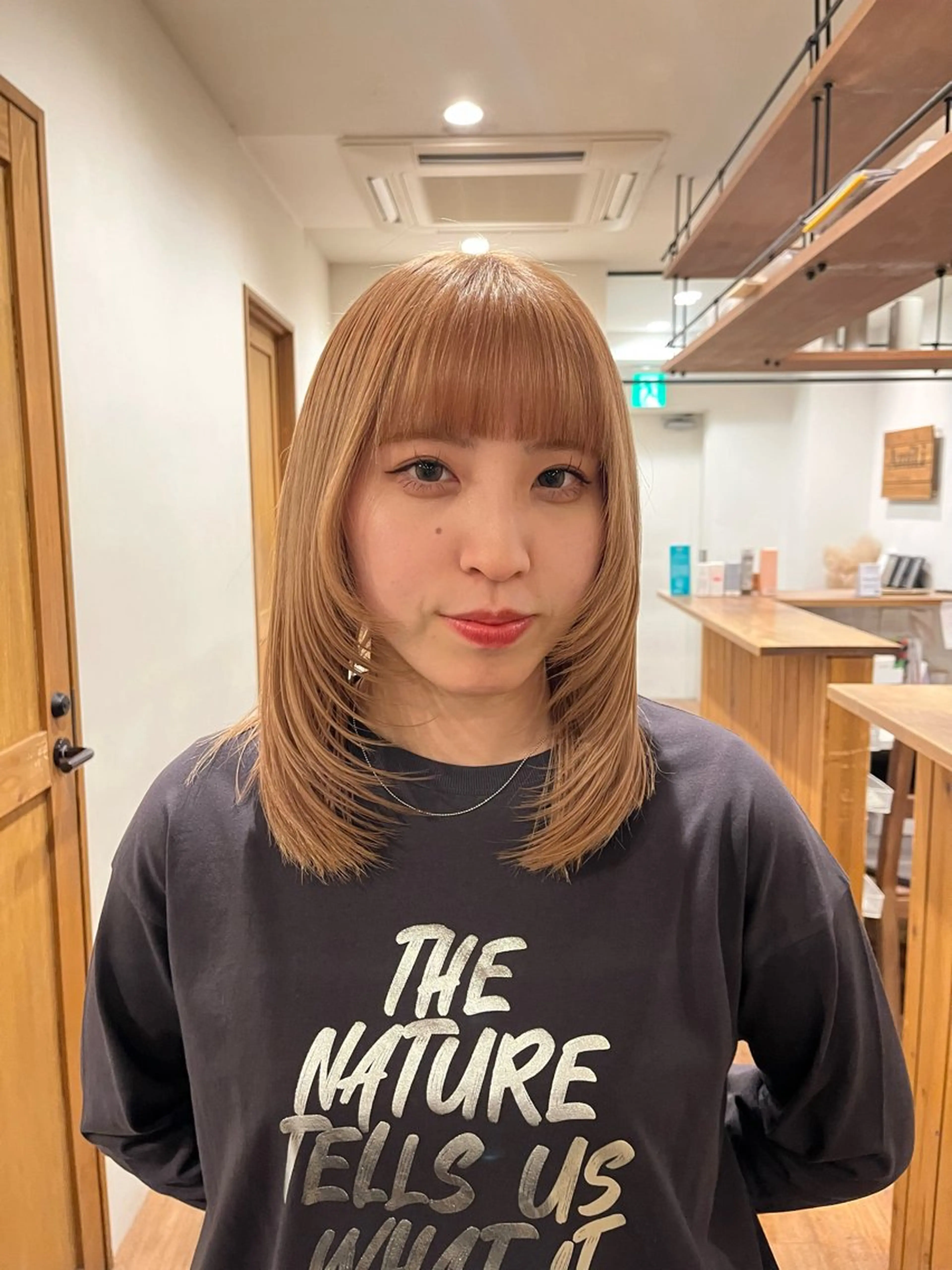 ミディアム カラー ベージュカラー ピンクカラー ピンクベージュ レイヤーカット china/ボブ ブリーチカラーのヘアスタイル