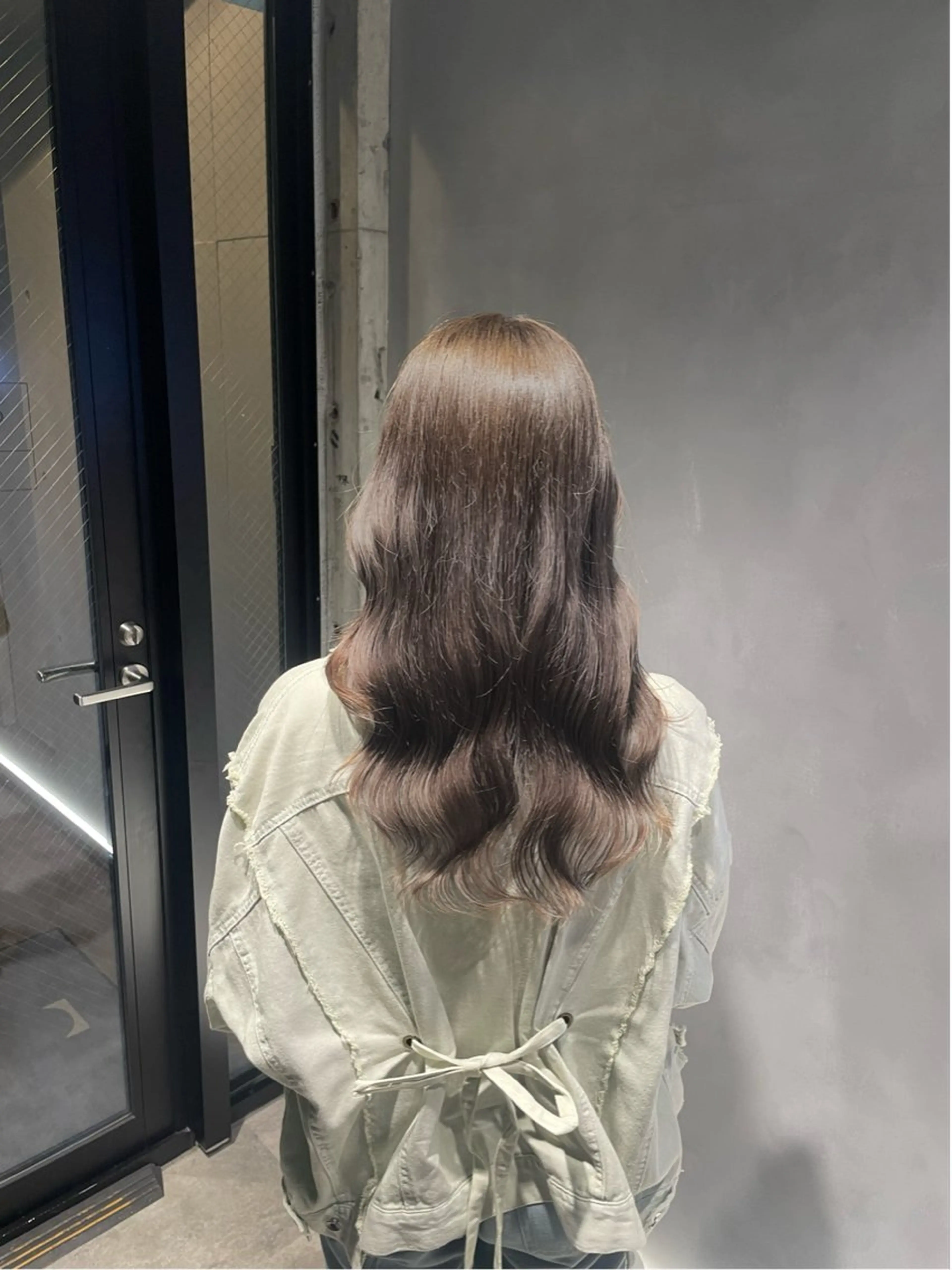 ロング カラー ブリーチ ダブルカラー グレージュ ブリーチなしカラー ヘアカラー トリートメント 暖色/ハイトーン/ カラー/HBLのヘアスタイル