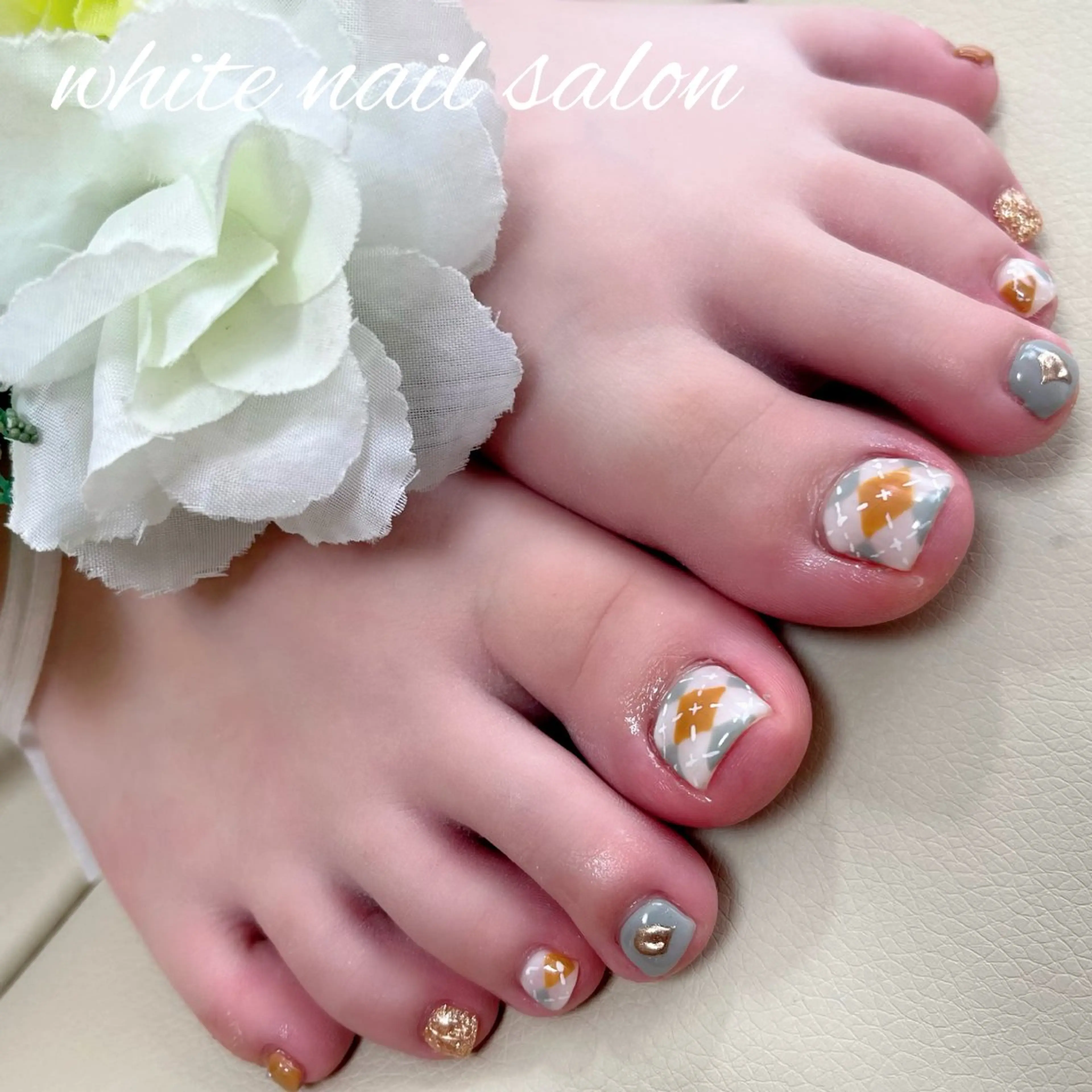 ネイル ラメ(グリッター) フットネイル white nail salonのネイルデザイン