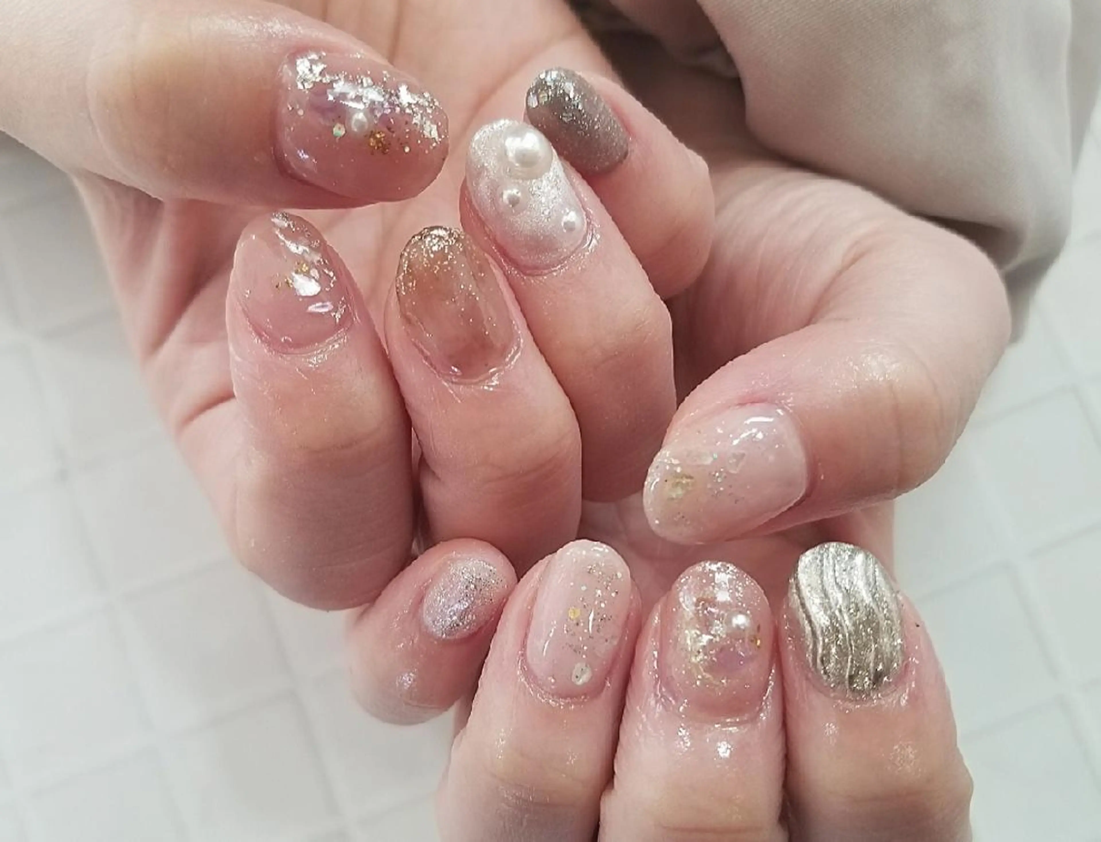 ネイル クリアネイル ニュアンスネイル ストーンネイル 関口 友菜のヘアスタイル