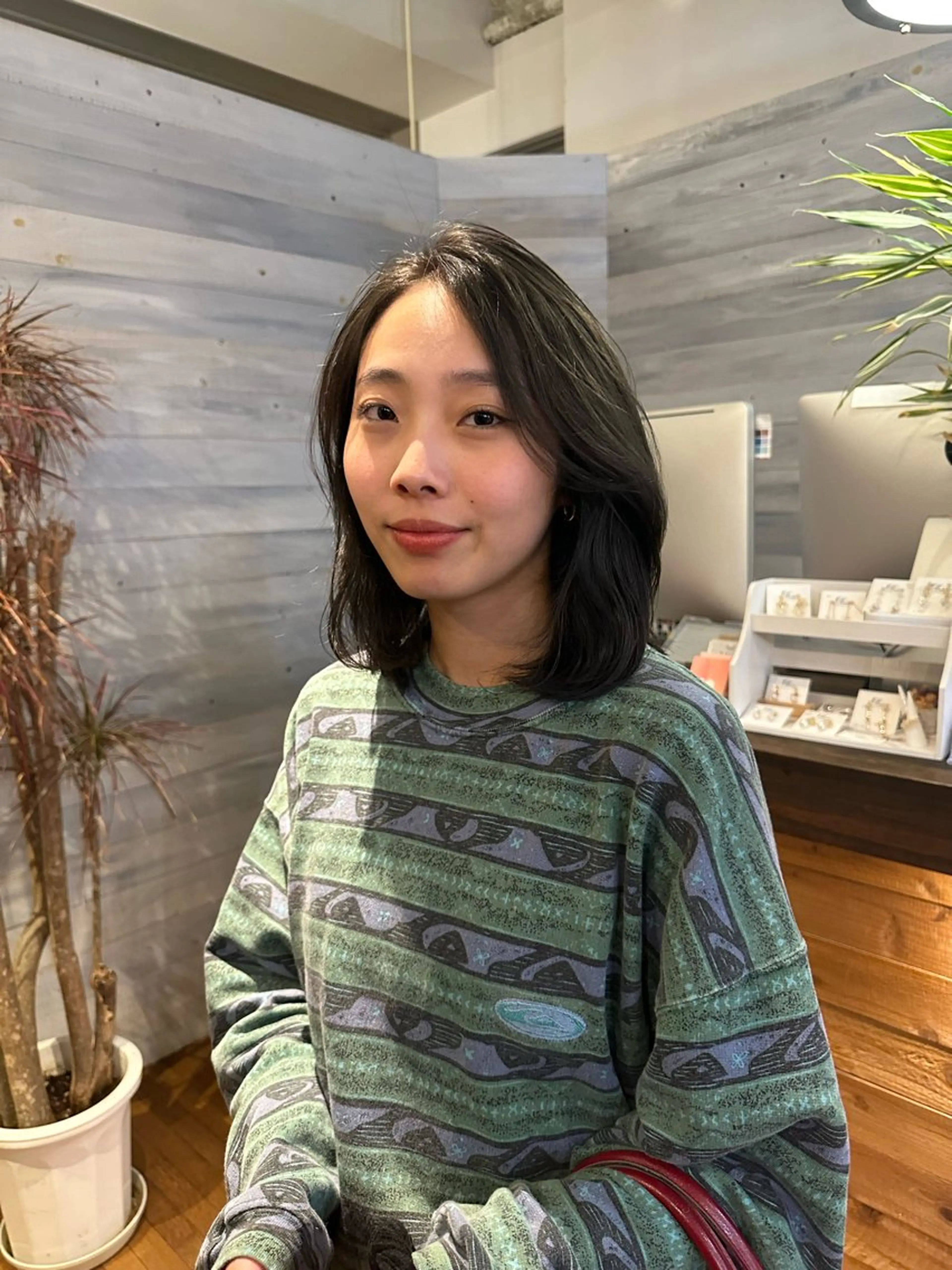 セミロング カラー 青木未羽/ベージュ /透明感カラー/松本のヘアスタイル