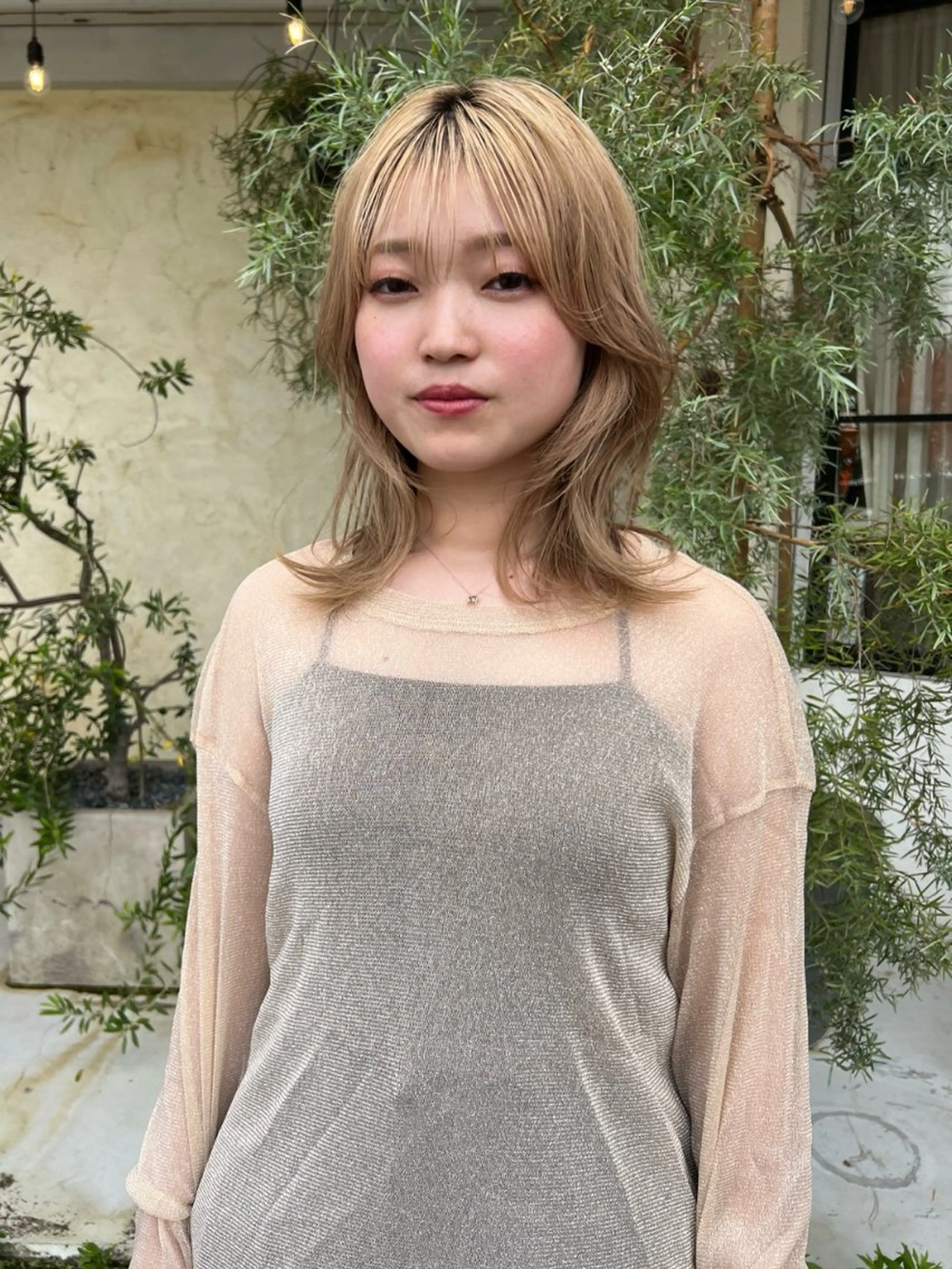 セミロング 和泉市フルール 古賀　薫のヘアスタイル