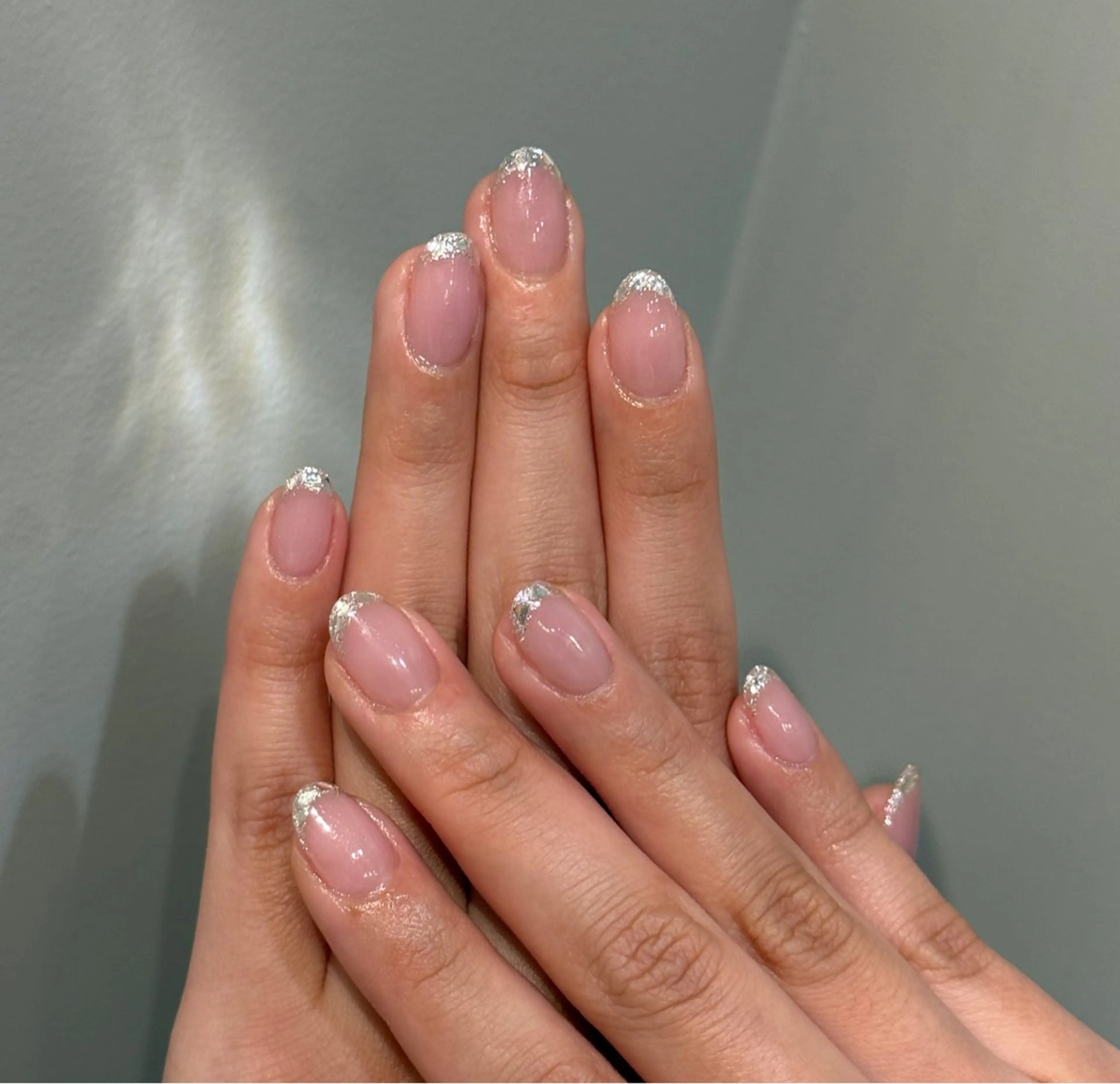 ネイル フレンチネイル ガラスフレンチ シルバー nail  LATTE所属・nail Latteのネイルデザイン