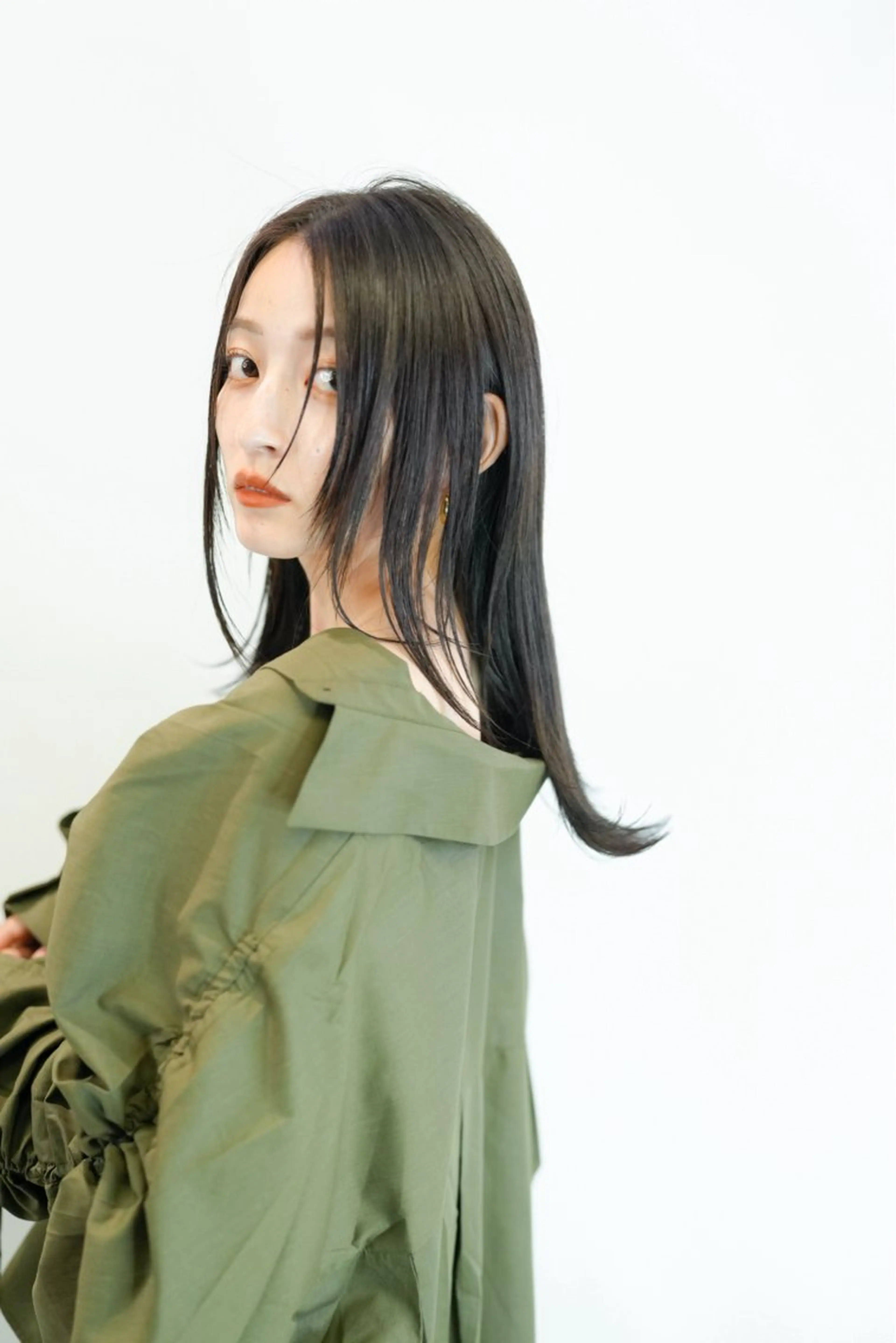 ミディアム カラー ミディアムレイヤー バレイヤージュ ベージュカラー ブリーチ ブロンド カット ヘアカラー トリートメント opus 店長大和 レイヤー/赤み消しのヘアスタイル